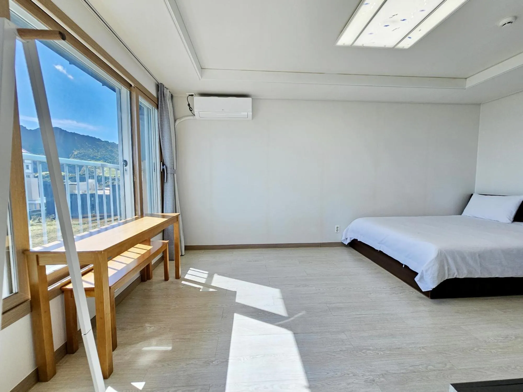 Bed in Seongsan Morning Sunset