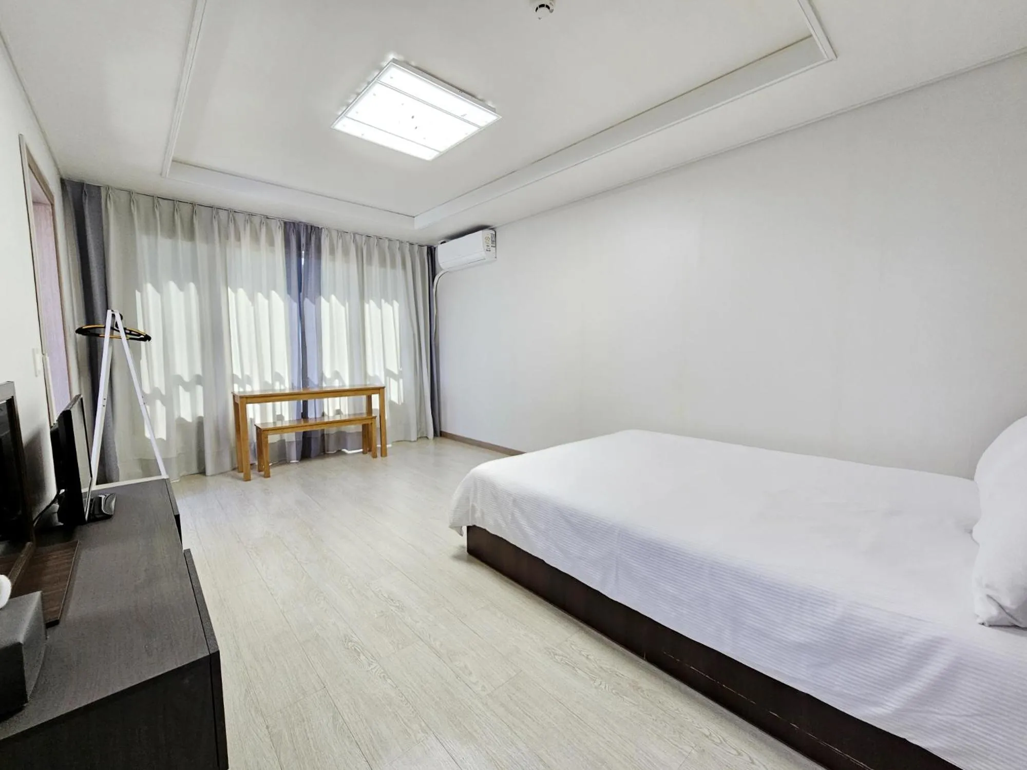 Bed in Seongsan Morning Sunset
