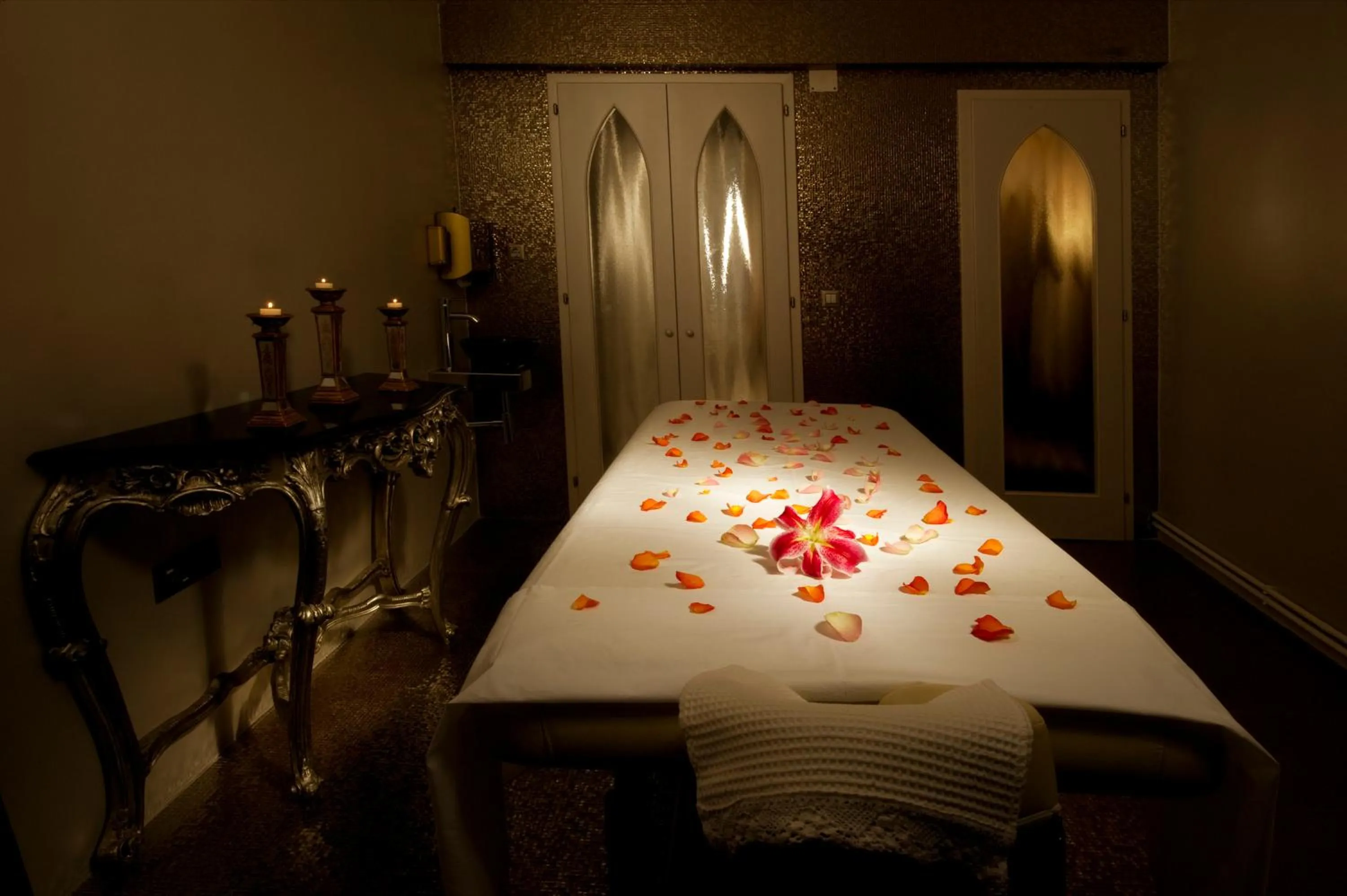 Dining area, Bed in Antiq Palace - Historic Hotels of Europe
