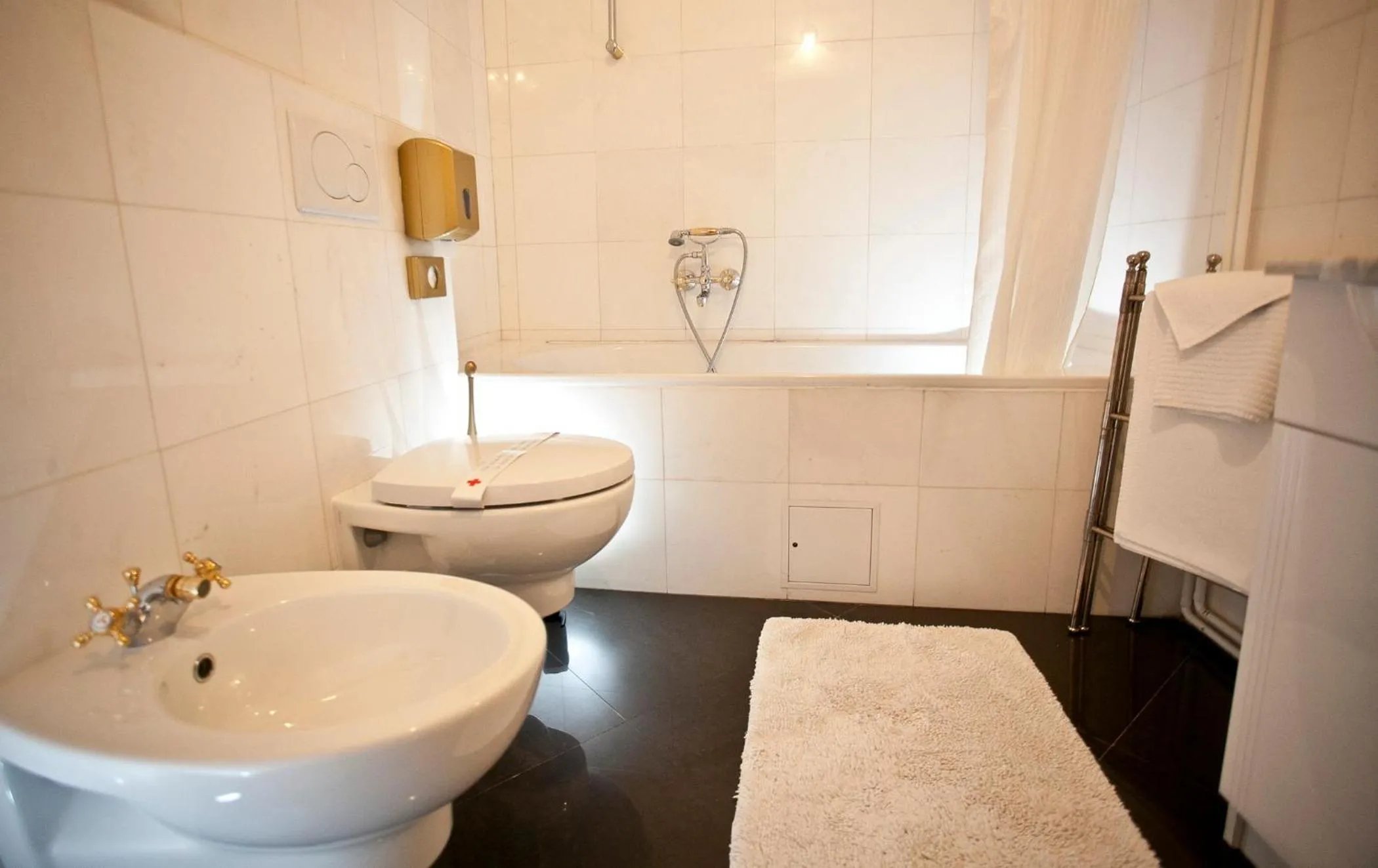 Bathroom in Antiq Palace - Historic Hotels of Europe