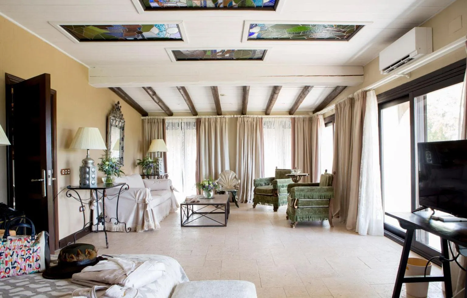 View (from property/room), Bed in Hotel La Malvasía