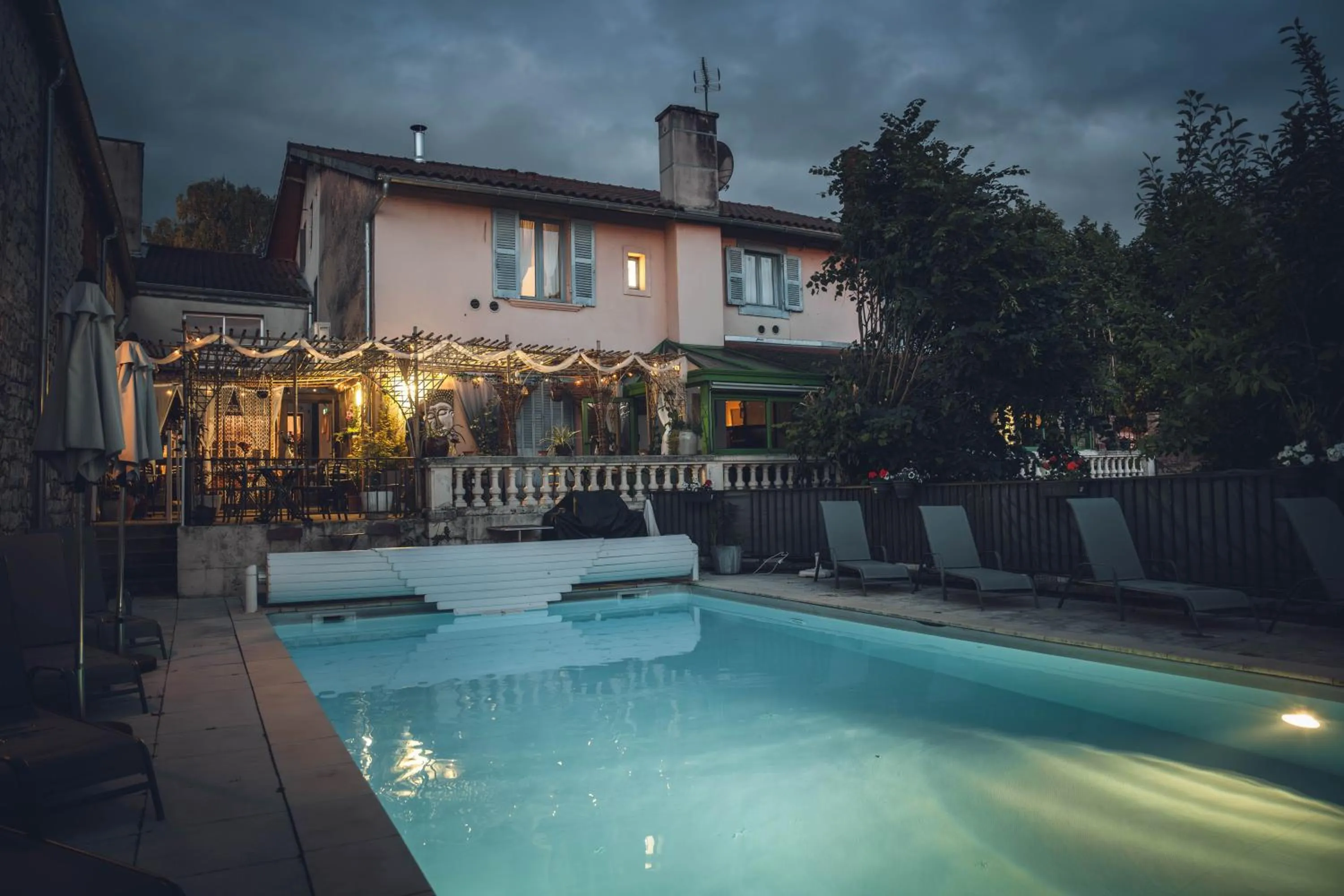 Swimming pool in Logis Hôtel Vuillot