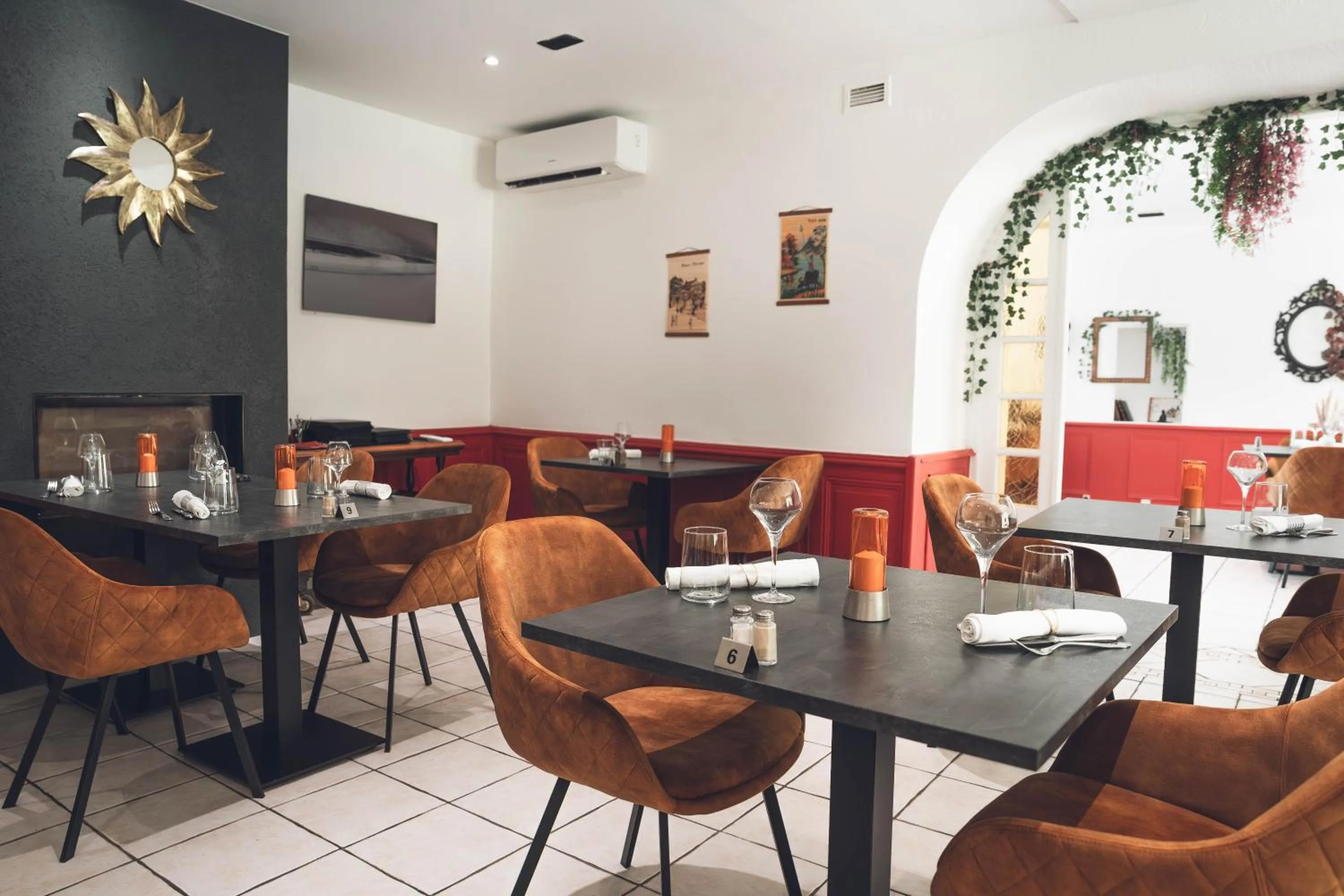 Restaurant/places to eat in Logis Hôtel Vuillot