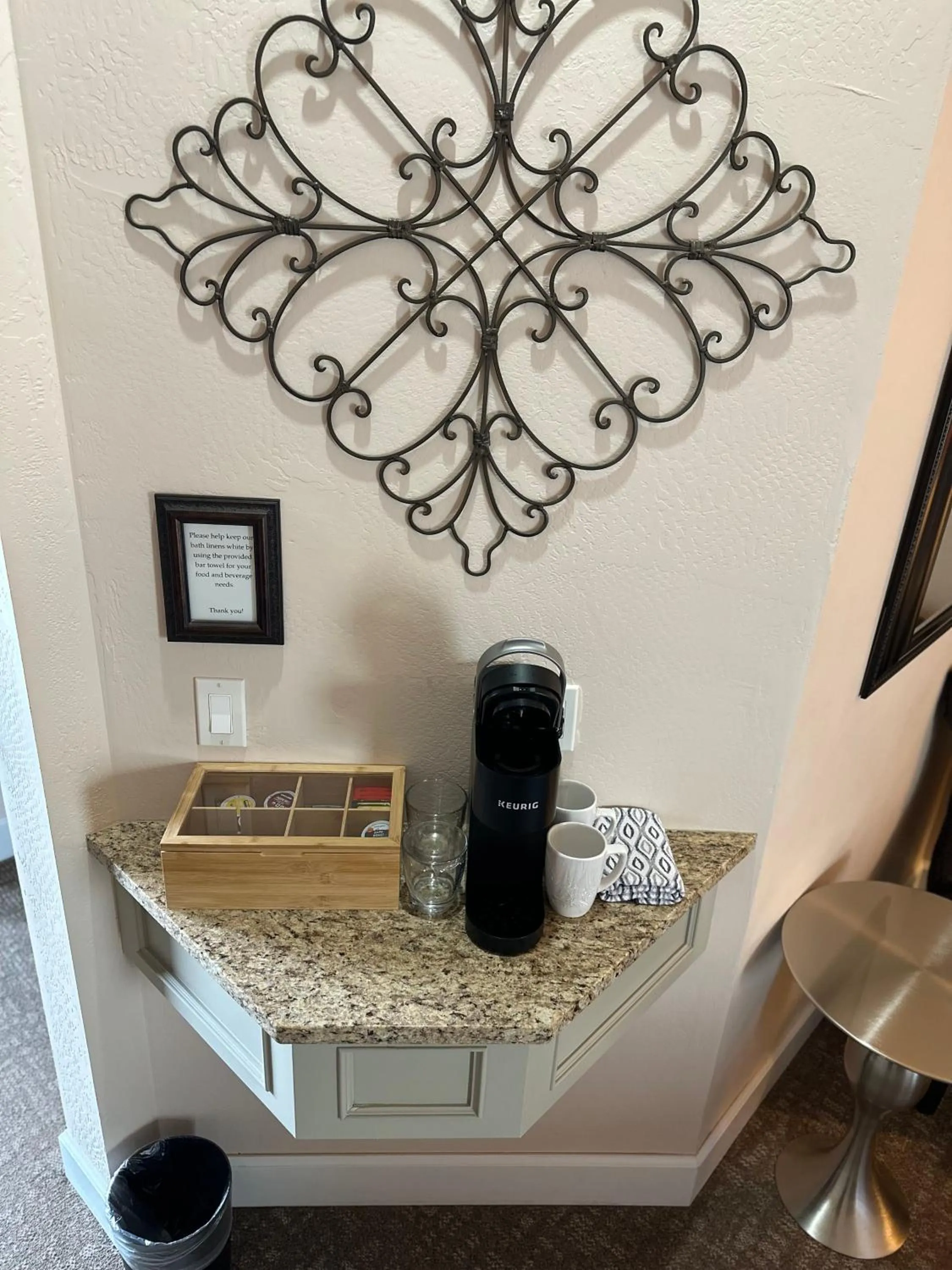 Coffee/tea facilities in Resort at Eagle Point Golf Club Lodging