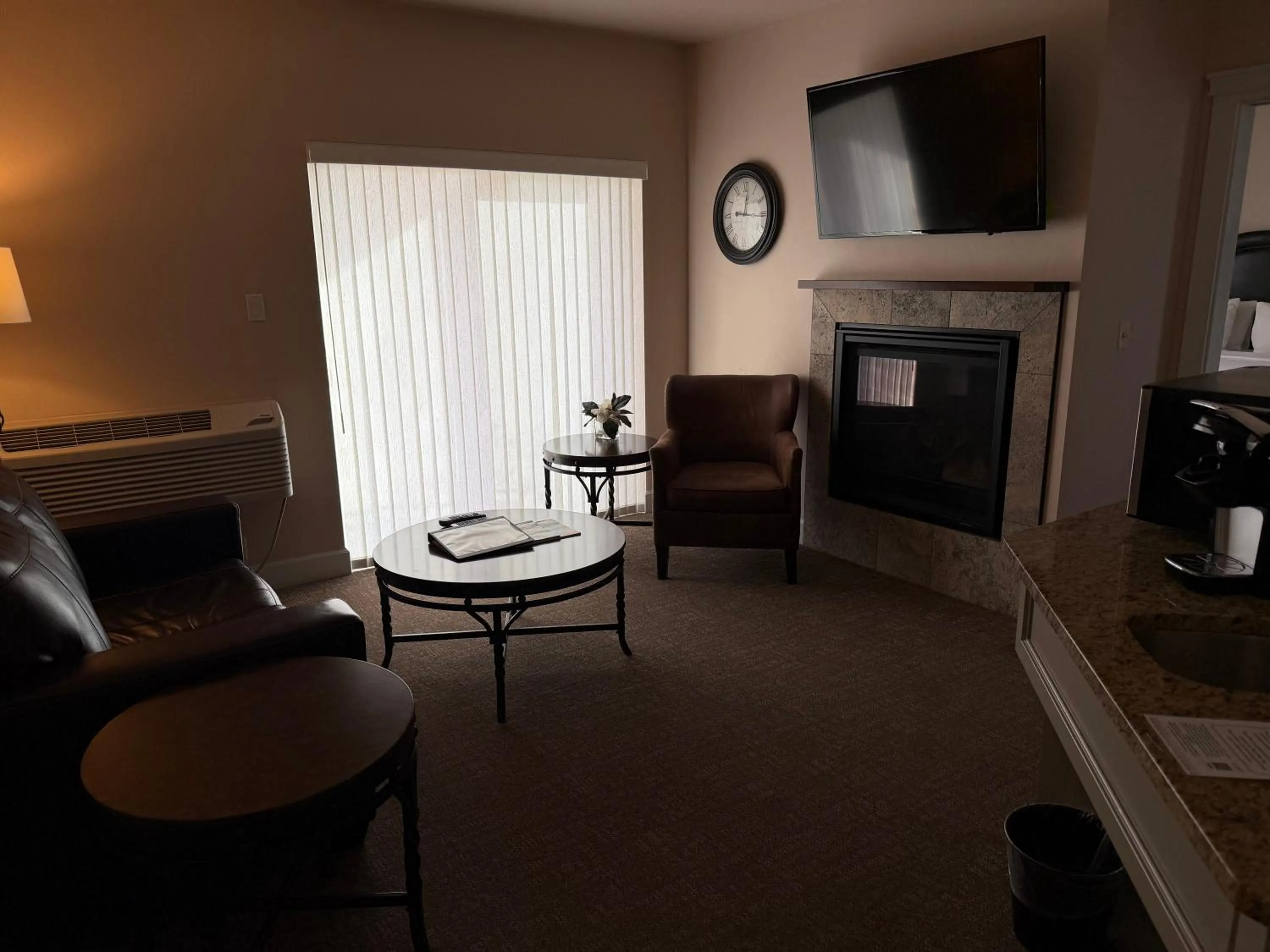 TV and multimedia in Resort at Eagle Point Golf Club Lodging