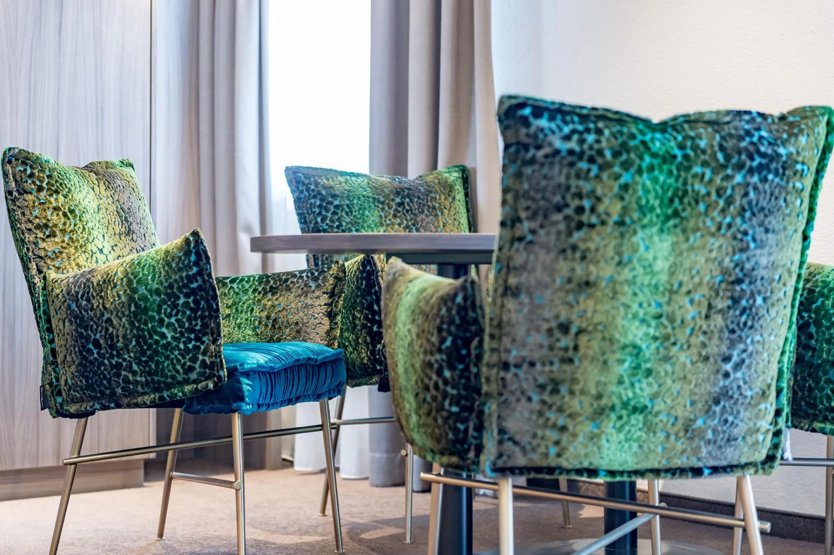 Photo of the whole room in Riders In