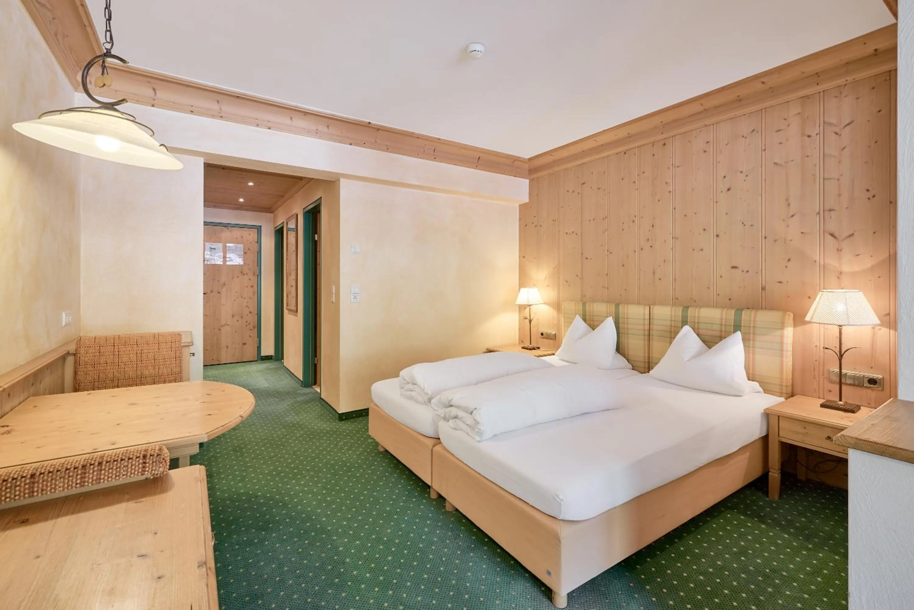 Photo of the whole room, Bed in Riders In