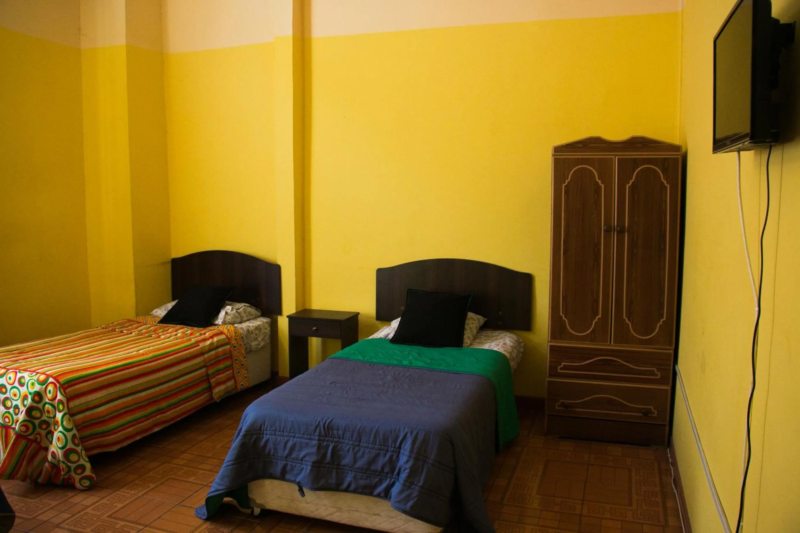 Hostal Tricontinental