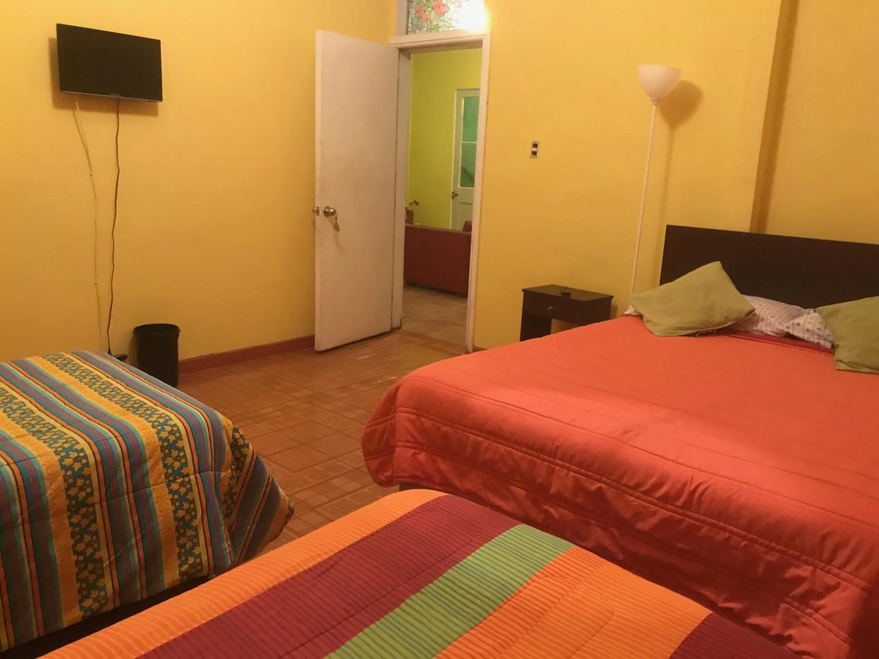 Hostal Tricontinental