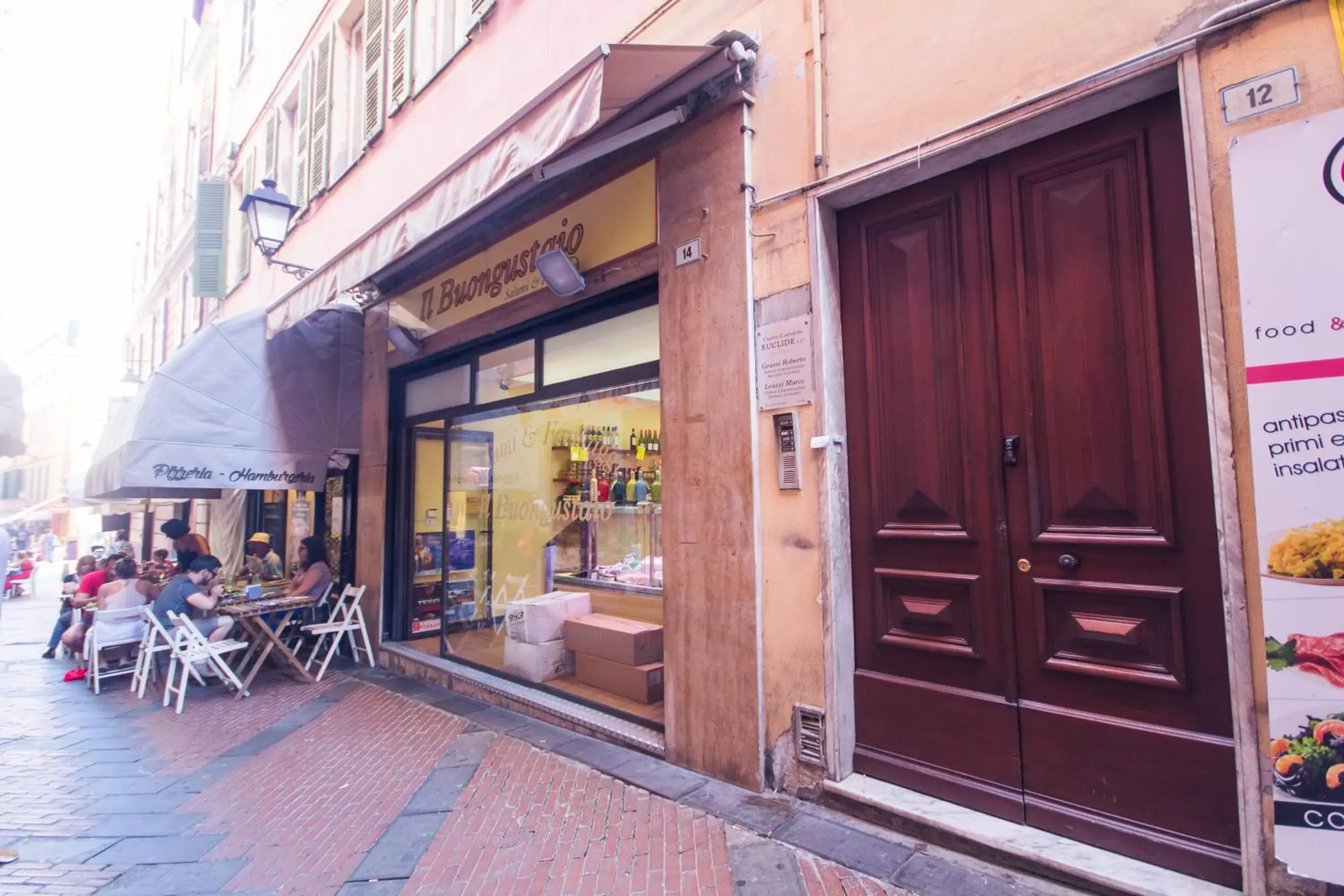 Facade/entrance in Emily Rooms Facade/entrance in Emily Rooms