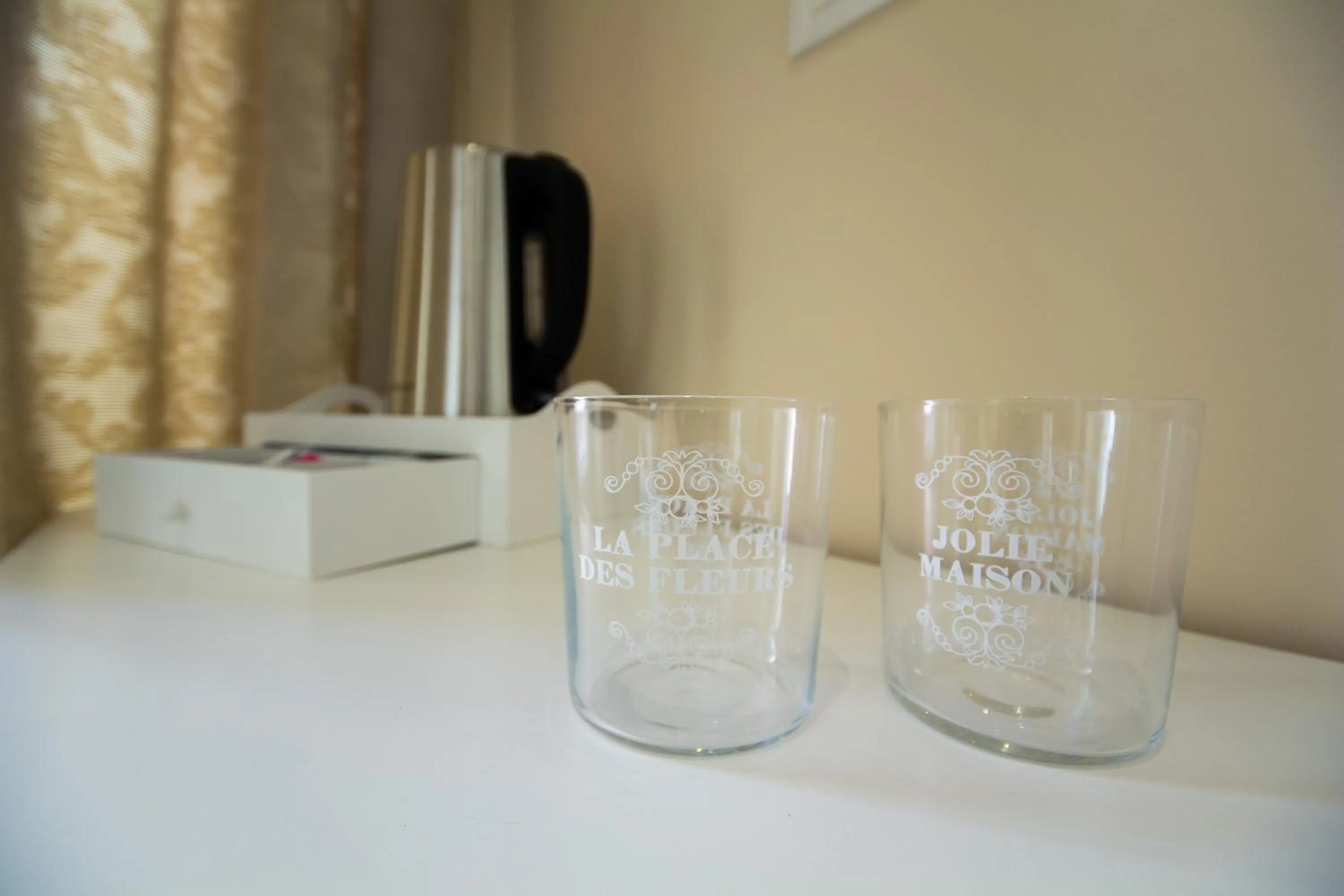 Coffee/tea facilities in Emily Rooms