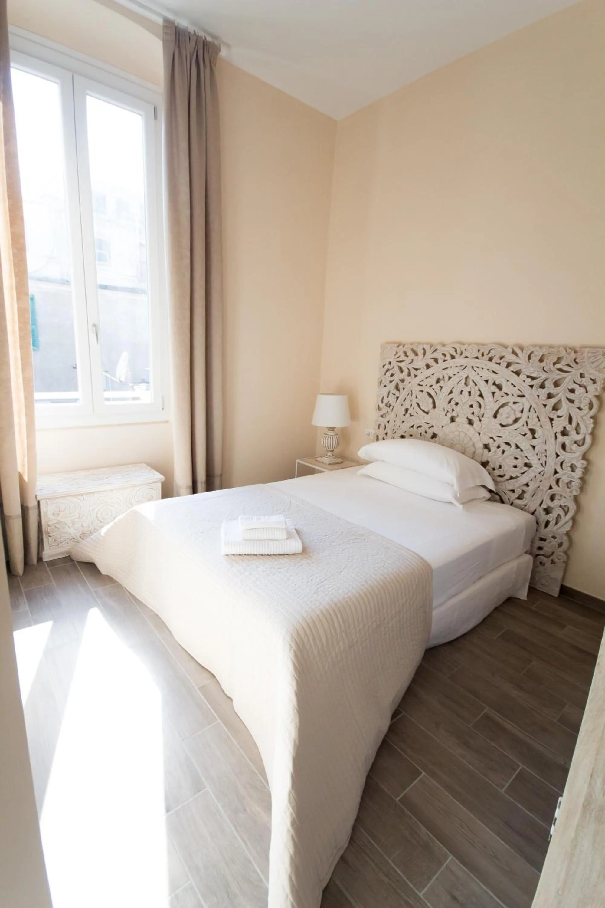 Photo of the whole room, Bed in Emily Rooms