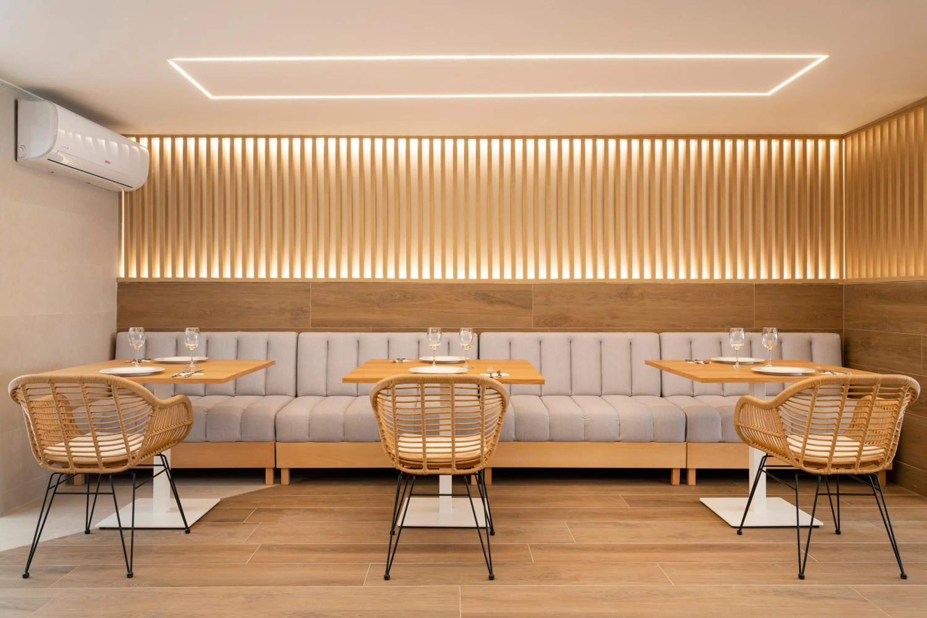 Restaurant/places to eat in Halley Hotel & Apartments Affiliated by Meliá