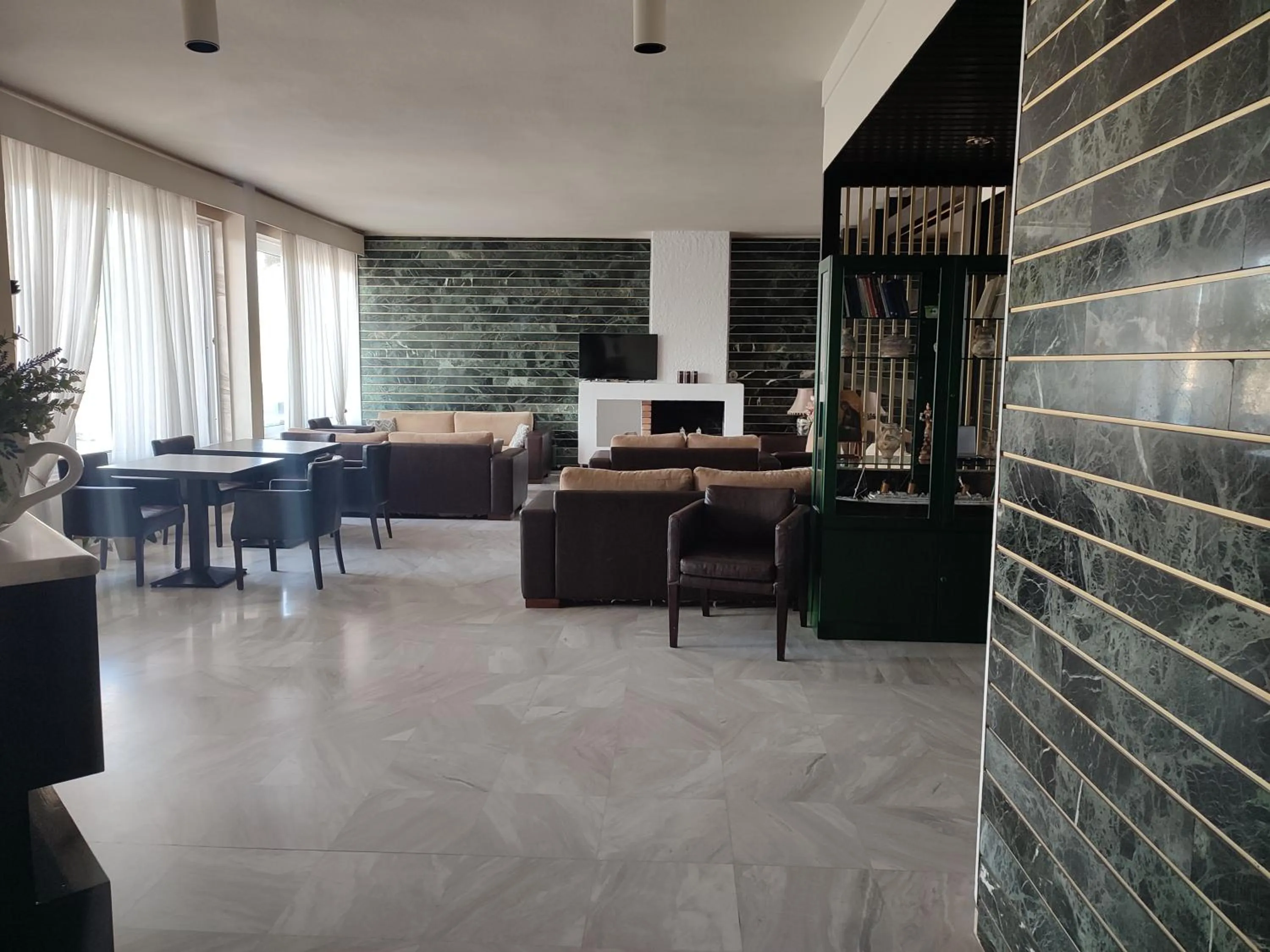 TV and multimedia in Plaza Hotel