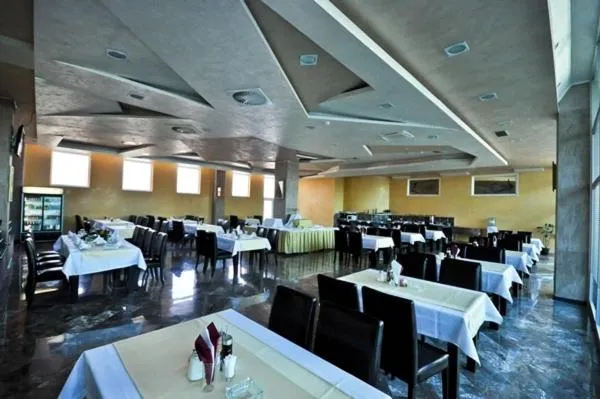 Restaurant/places to eat in Hotel BM International