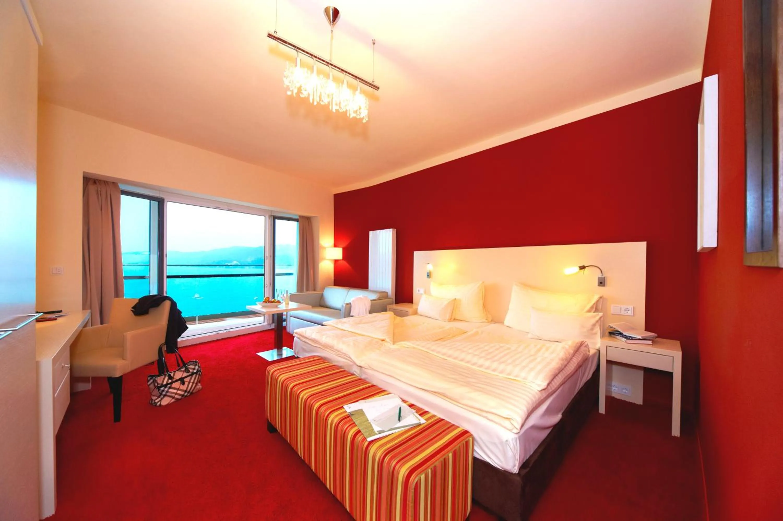 Photo of the whole room, Bed in Parkhotel Pörtschach - Das Hotelresort mit Insellage am Wörthersee