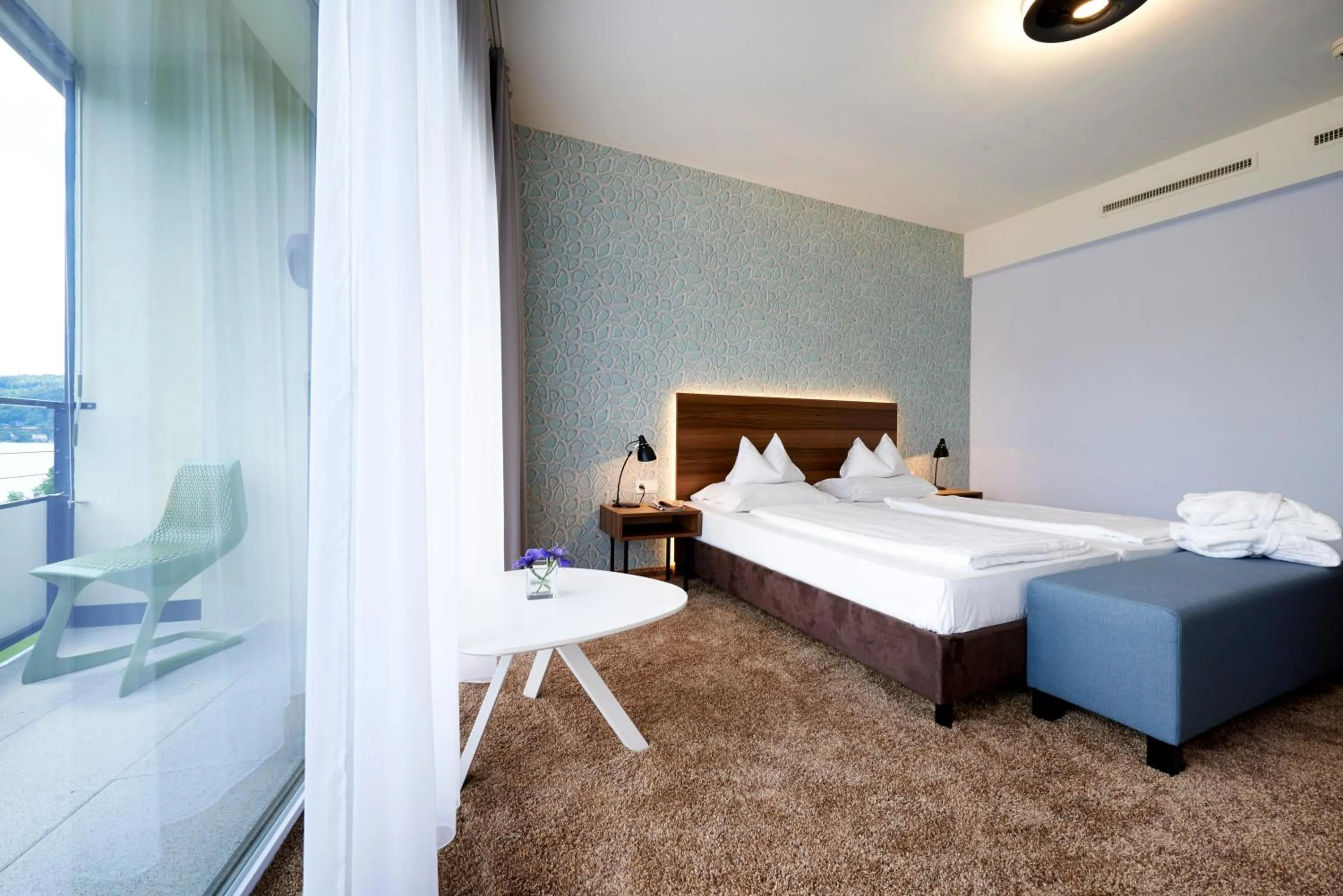 Photo of the whole room, Bed in Parkhotel Pörtschach - Das Hotelresort mit Insellage am Wörthersee