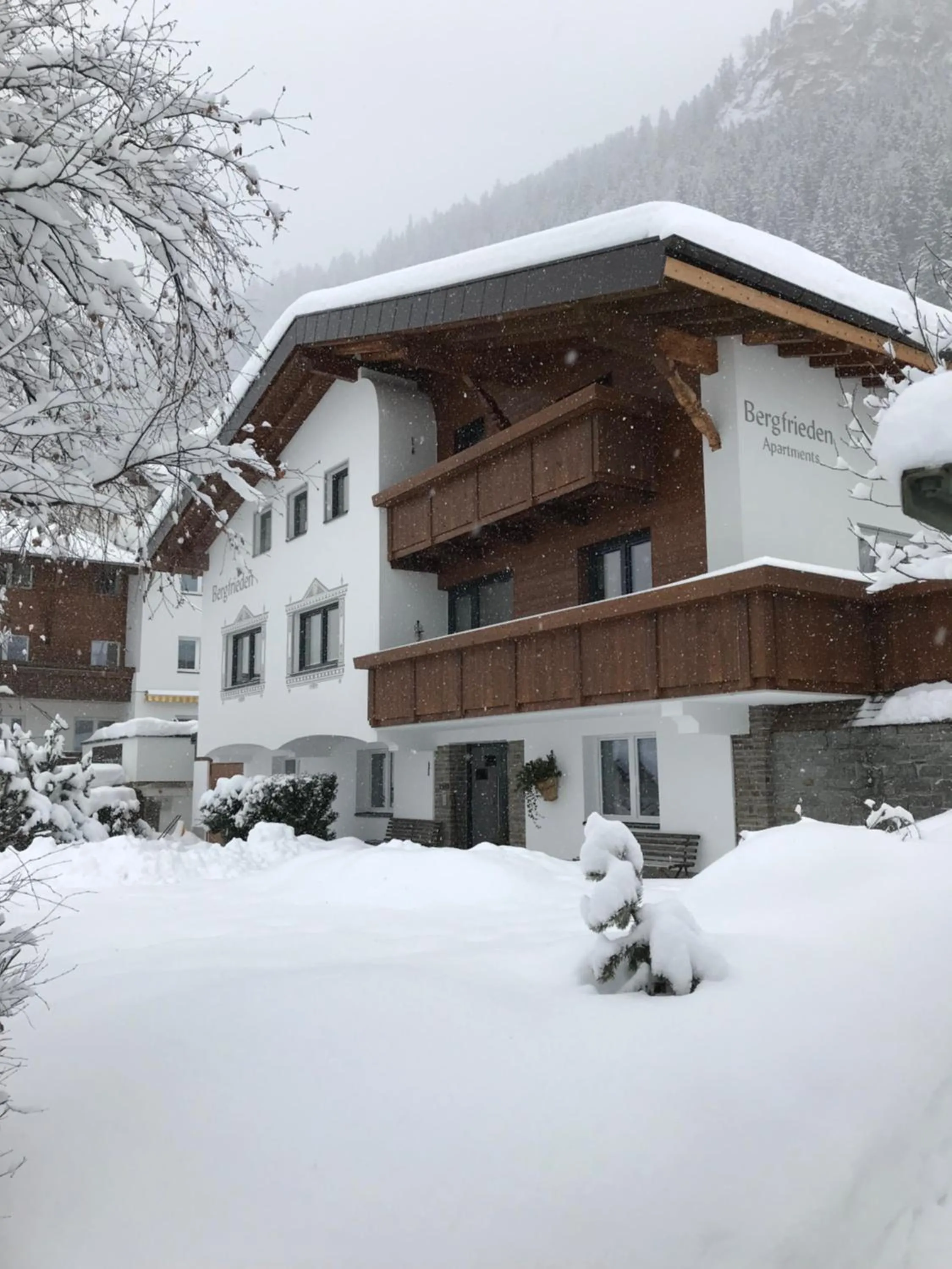Property building in Haus Bergfrieden