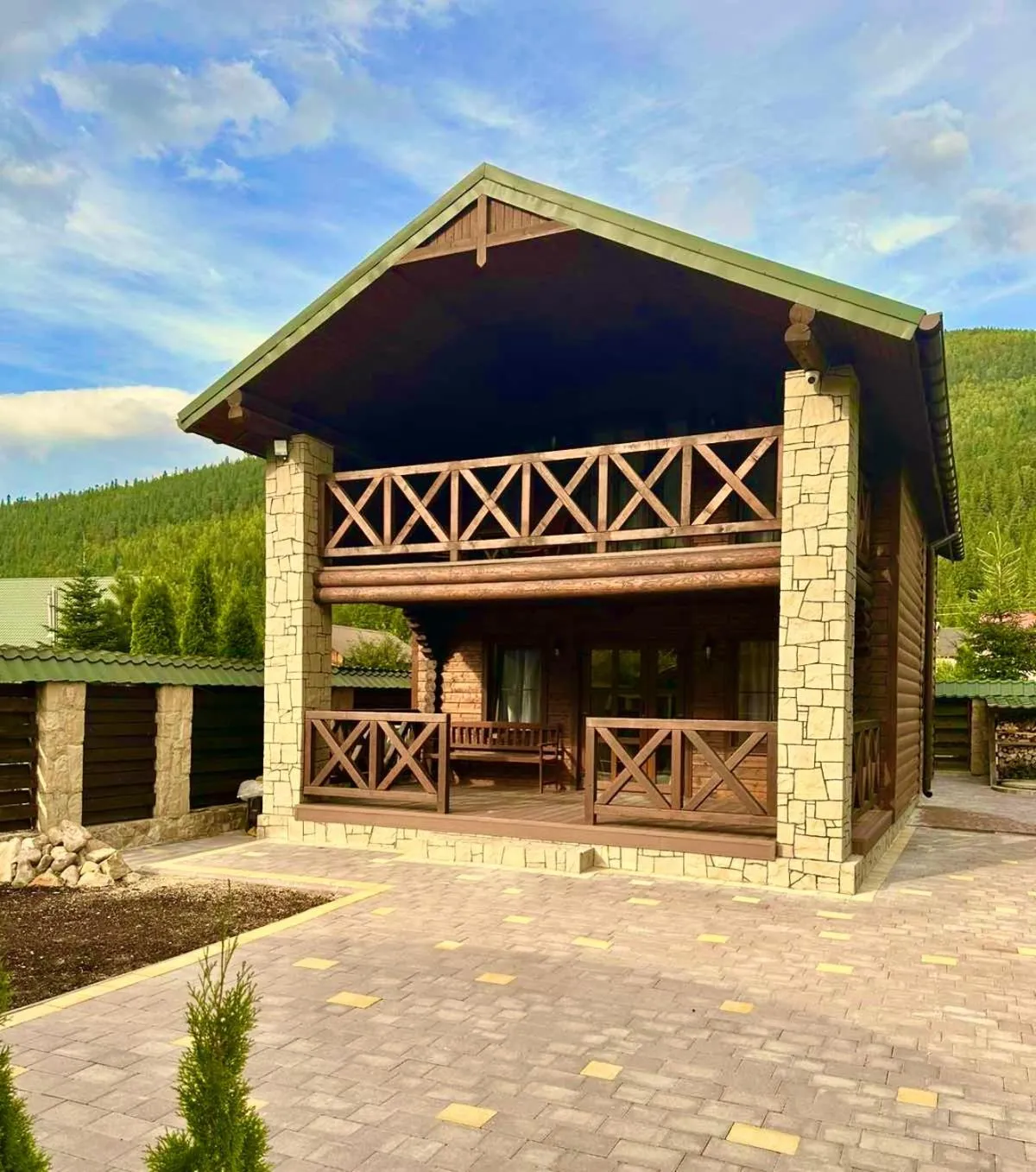Leoslav Apartments