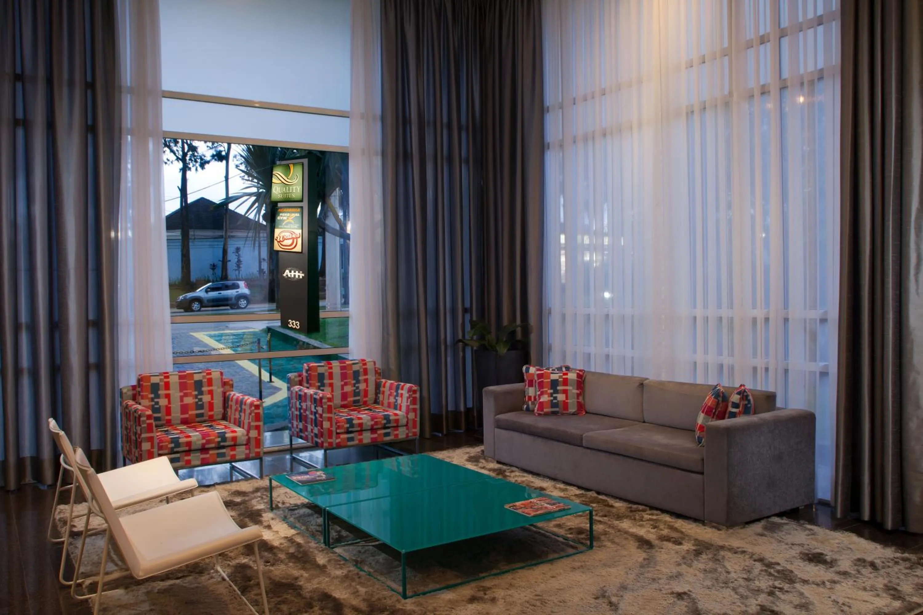 Lobby or reception in Quality Suites Alphaville