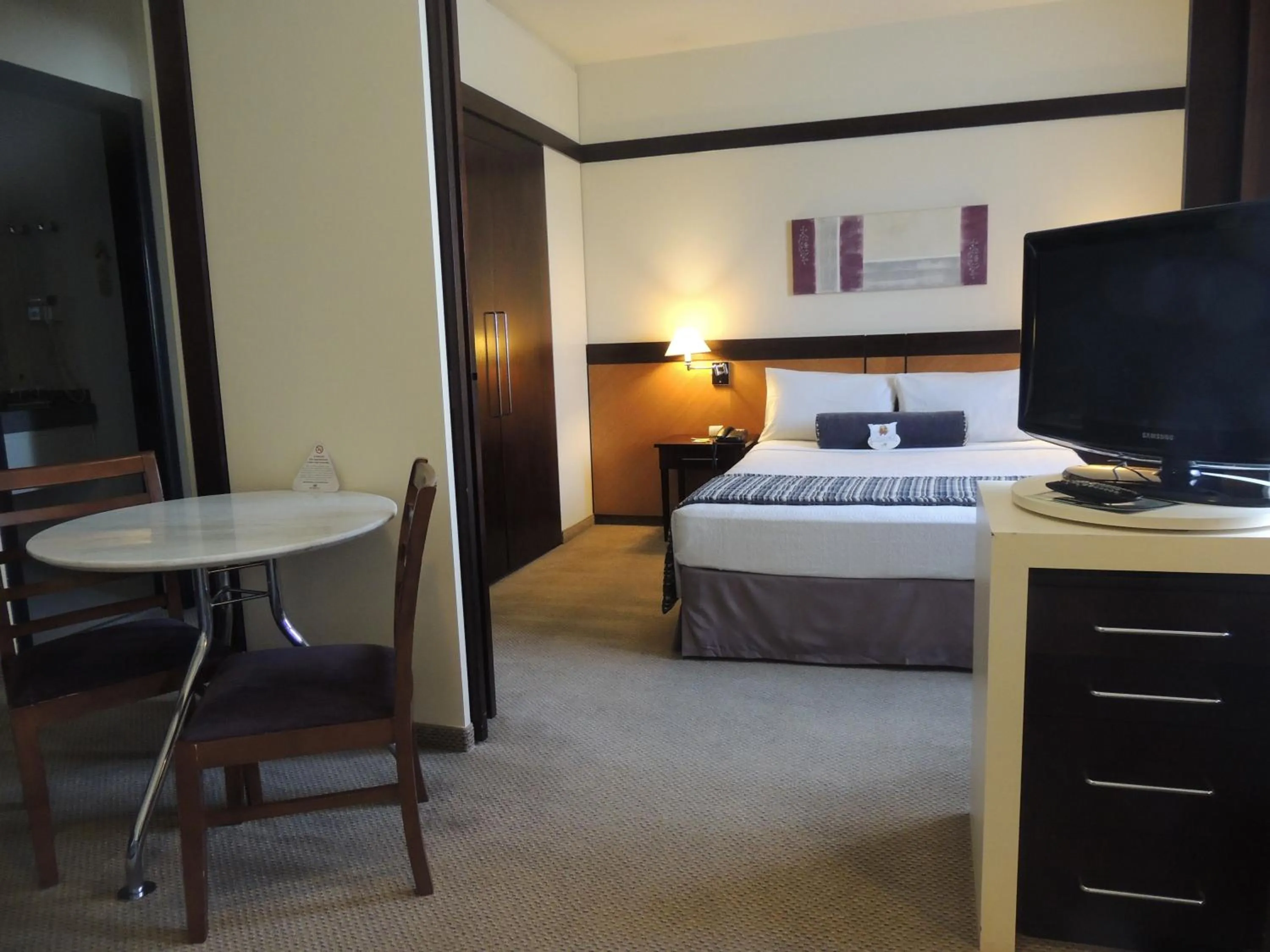 Photo of the whole room, Bed in Quality Suites Alphaville