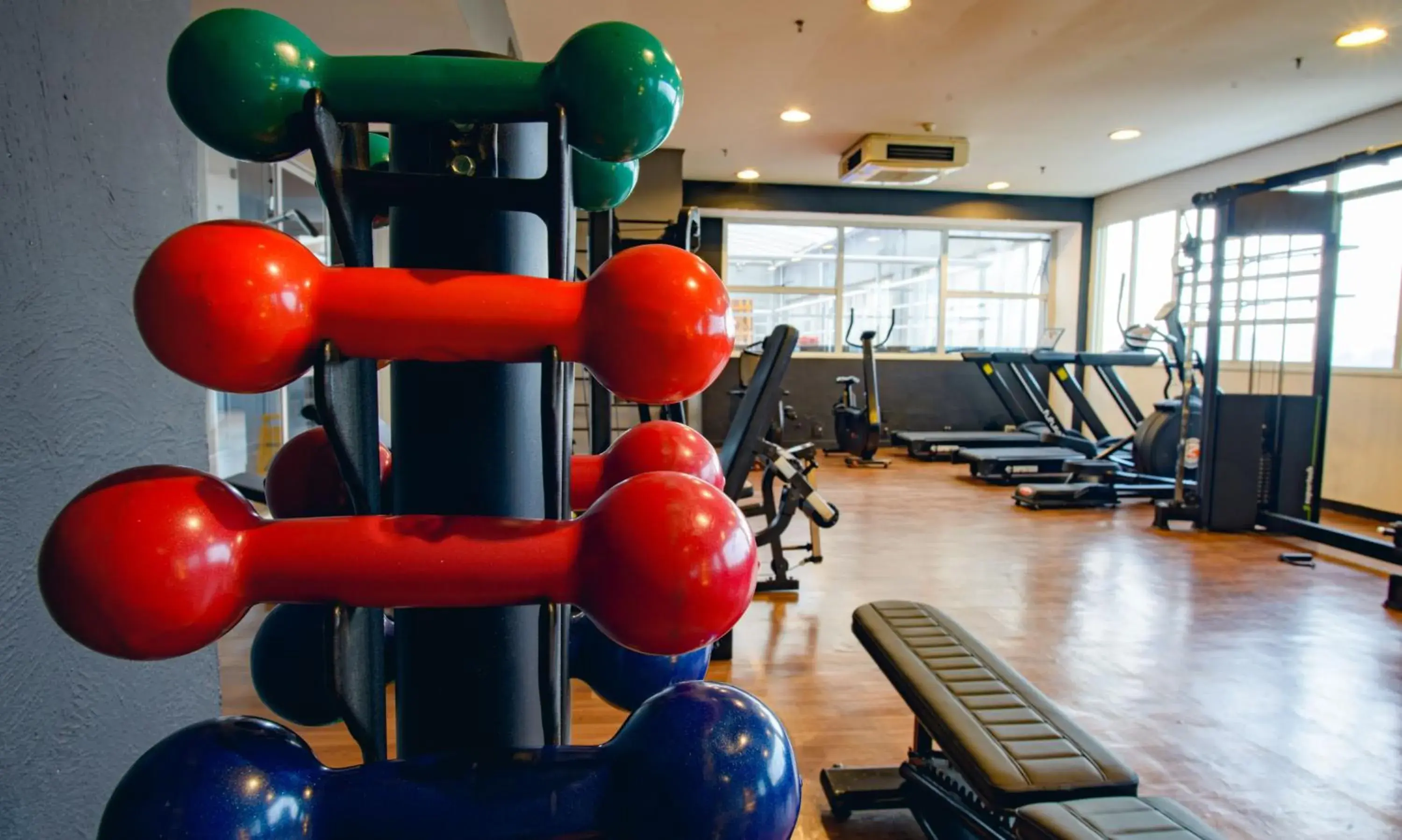 Fitness centre/facilities in Quality Suites Alphaville Fitness centre/facilities in Quality Suites Alphaville
