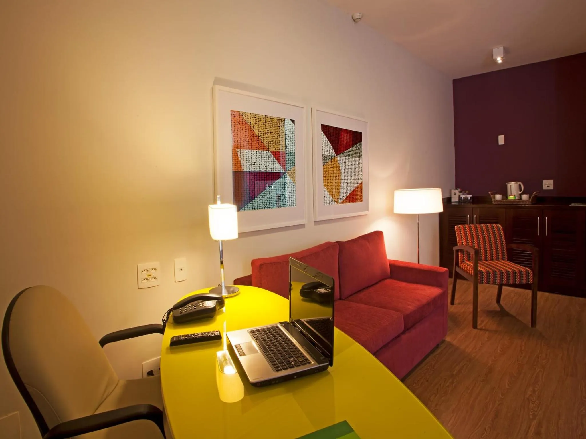 Photo of the whole room in Quality Suites Alphaville