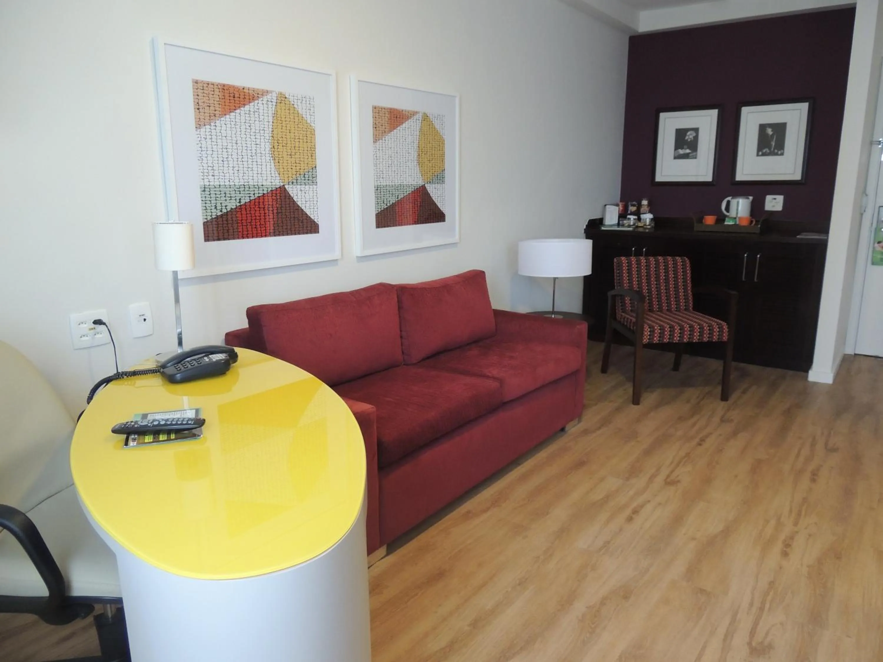 Living room in Quality Suites Alphaville