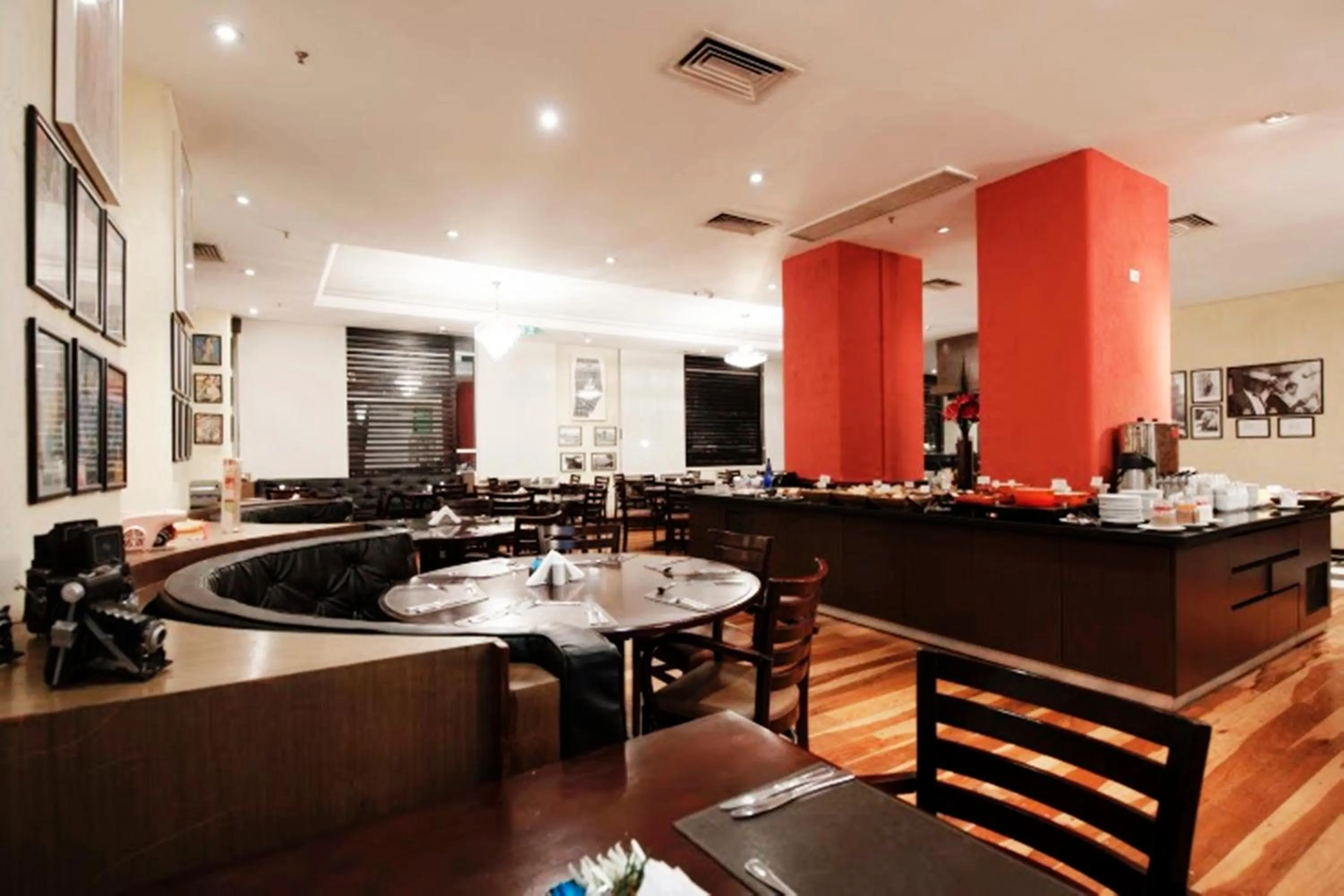 Restaurant/places to eat in Quality Suites Alphaville