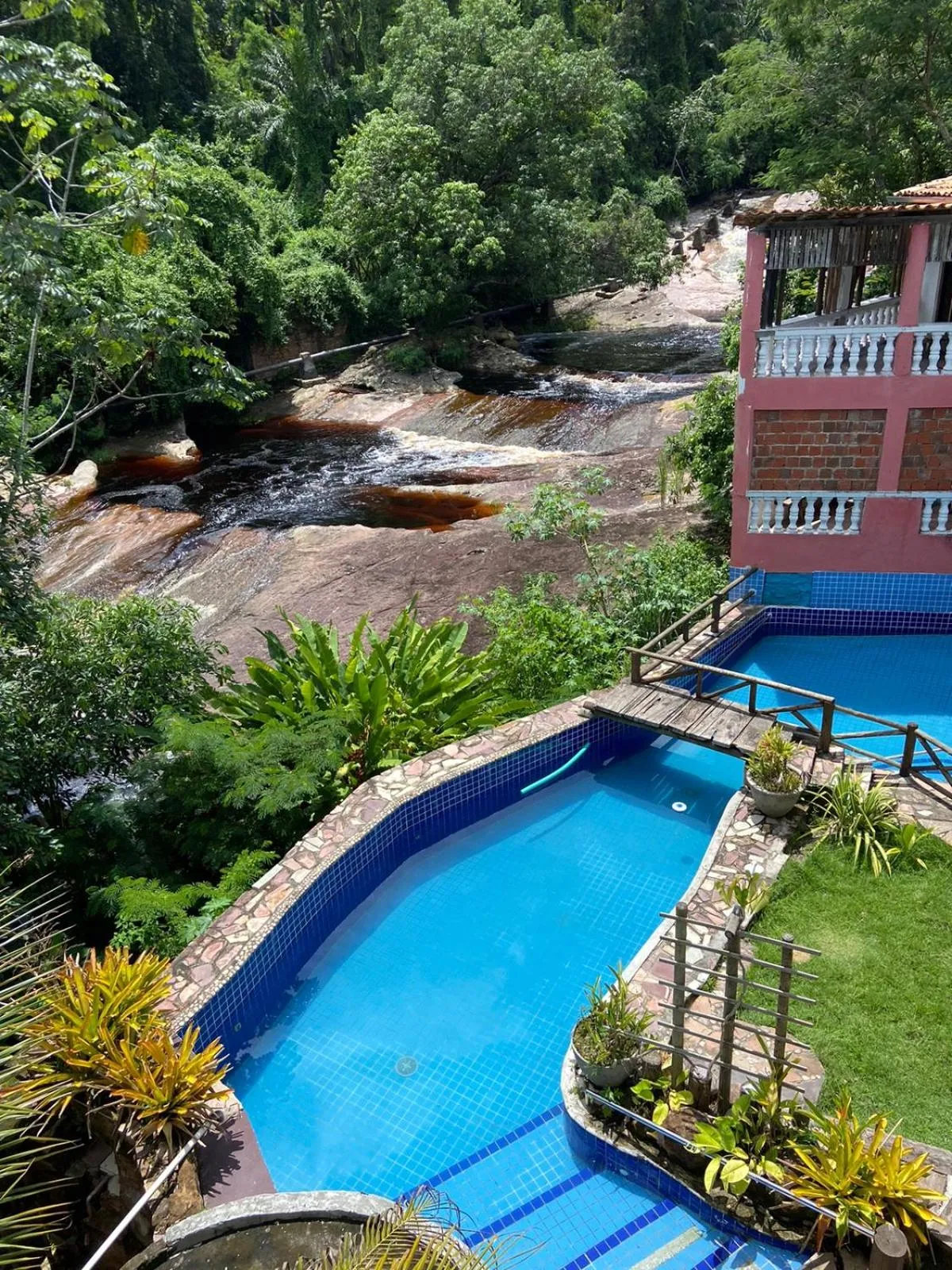 Swimming pool in Pousada Encontro de Rios