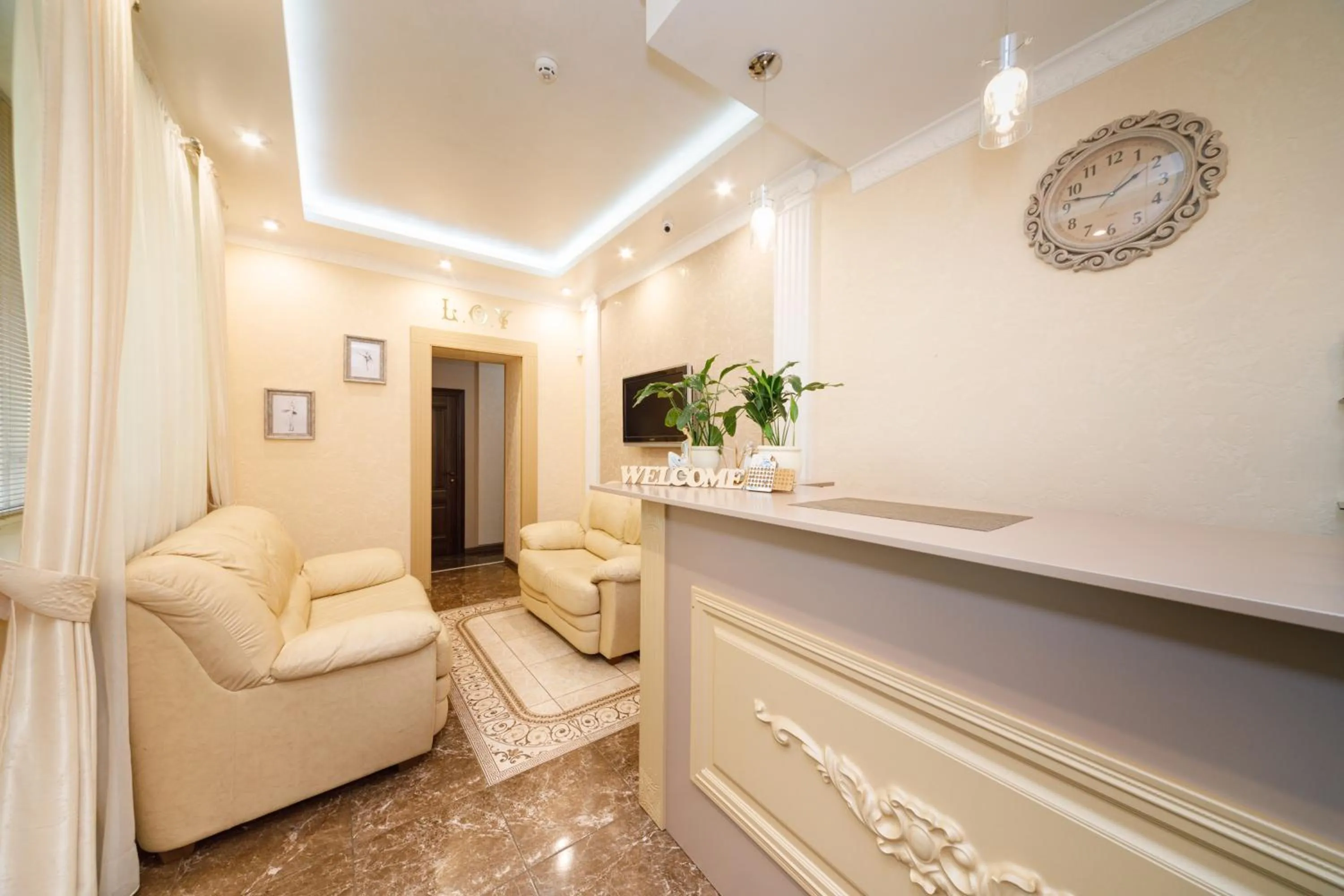 Living room in L.O.Y Family Hotel