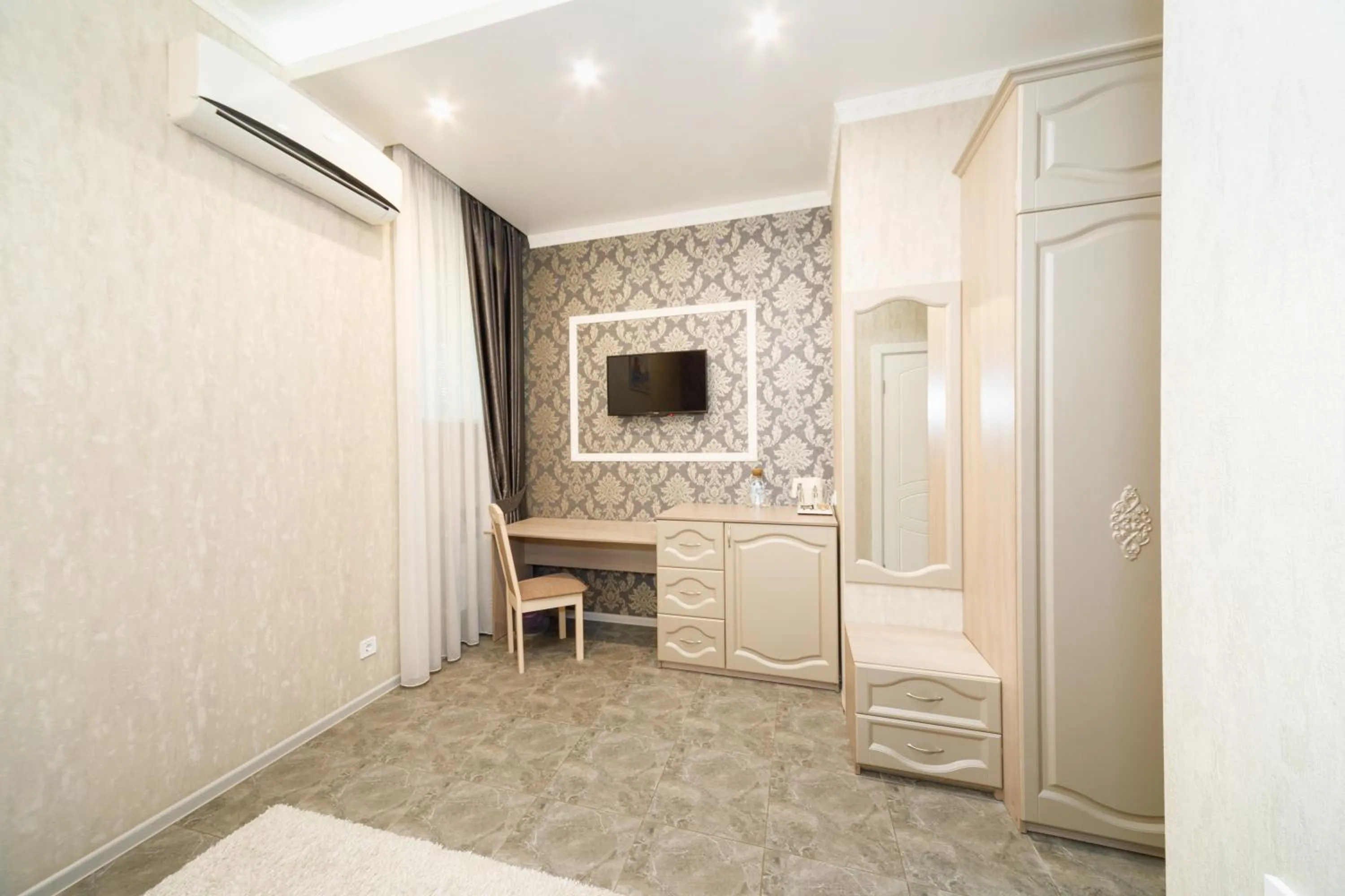 TV and multimedia, Bed in L.O.Y Family Hotel