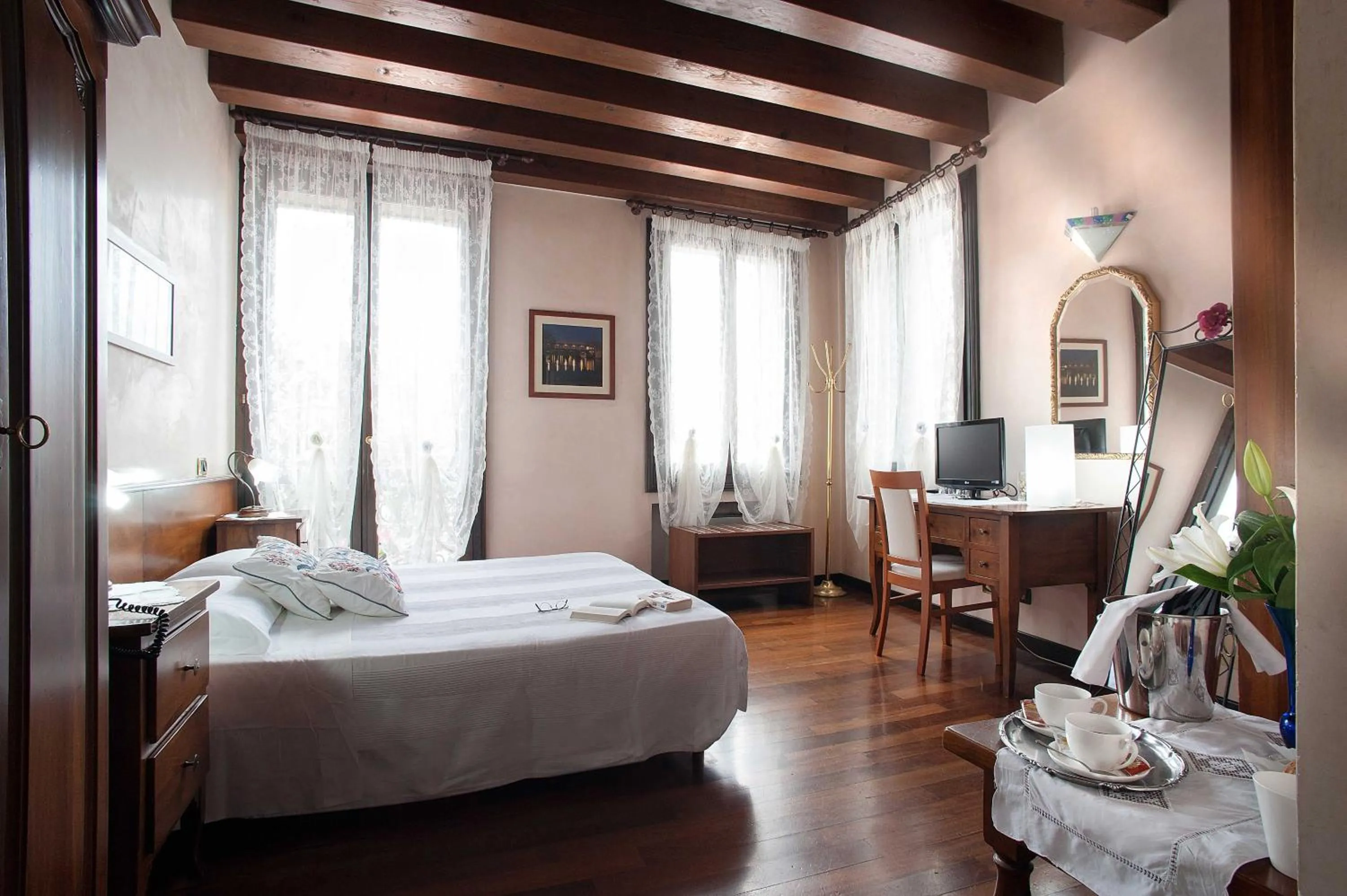 Photo of the whole room, Bed in Hotel Al Castello