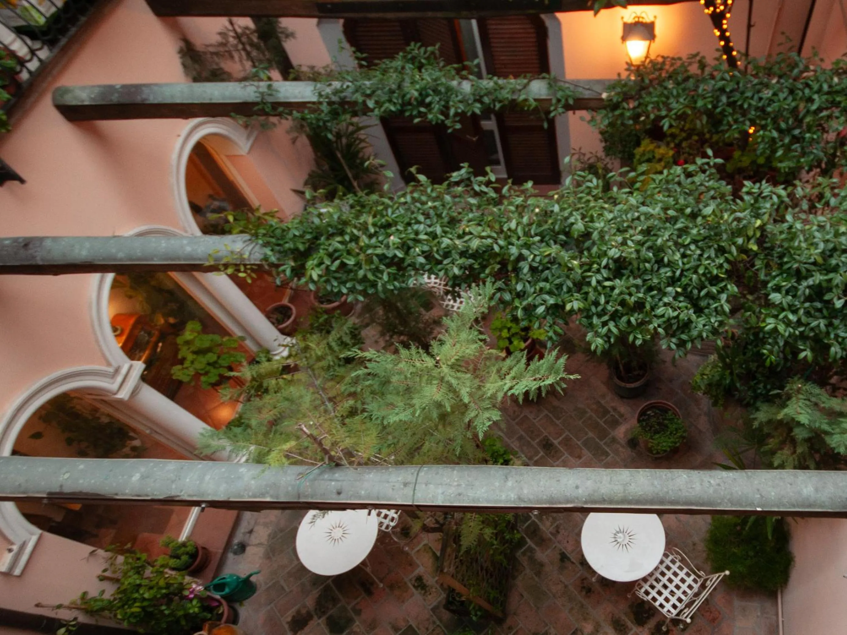 Garden in Mondo Antico R&B