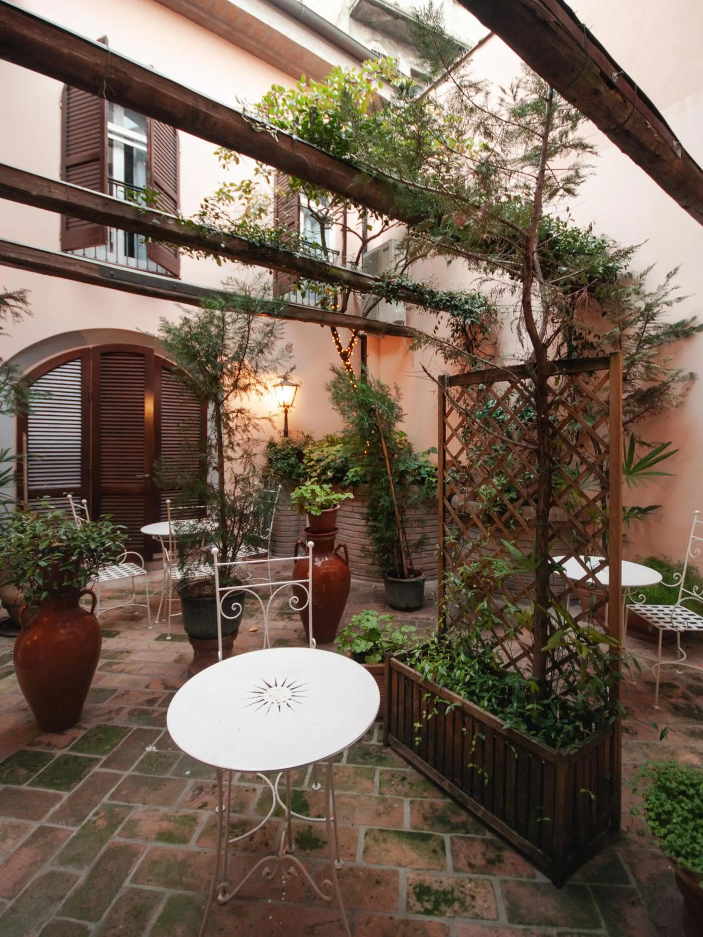 Garden in Mondo Antico R&B