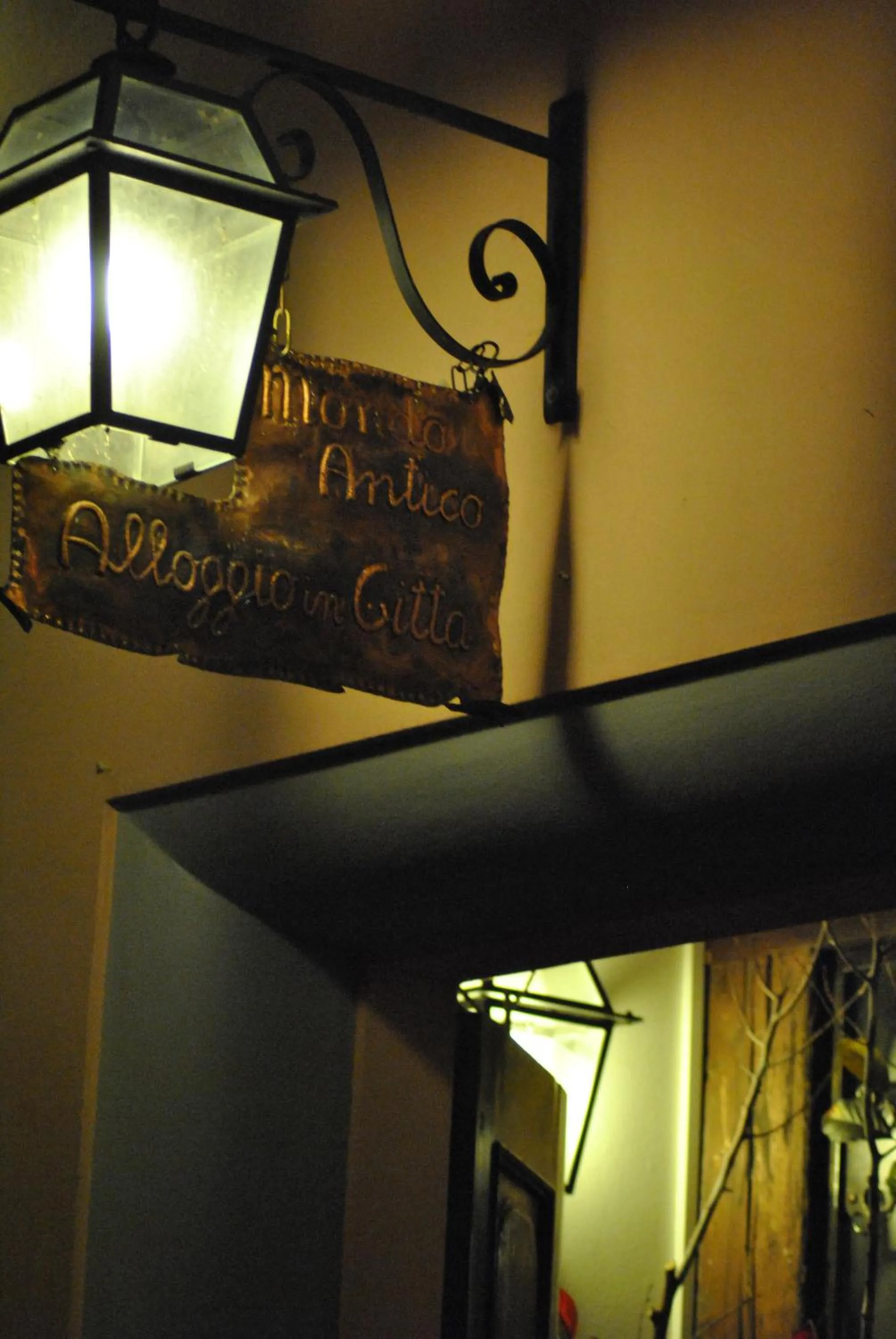 Facade/entrance in Mondo Antico R&B