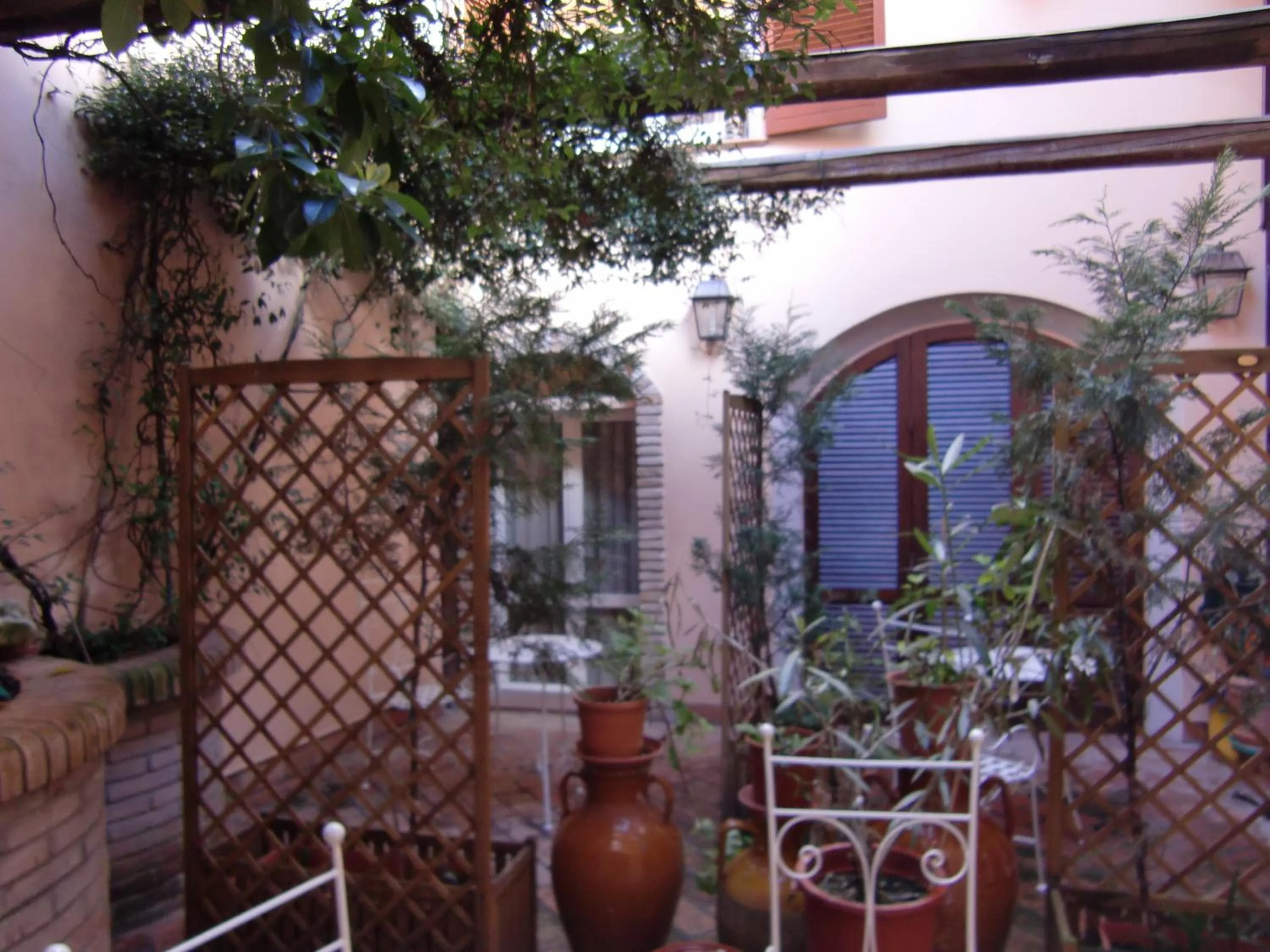 Facade/entrance in Mondo Antico R&B