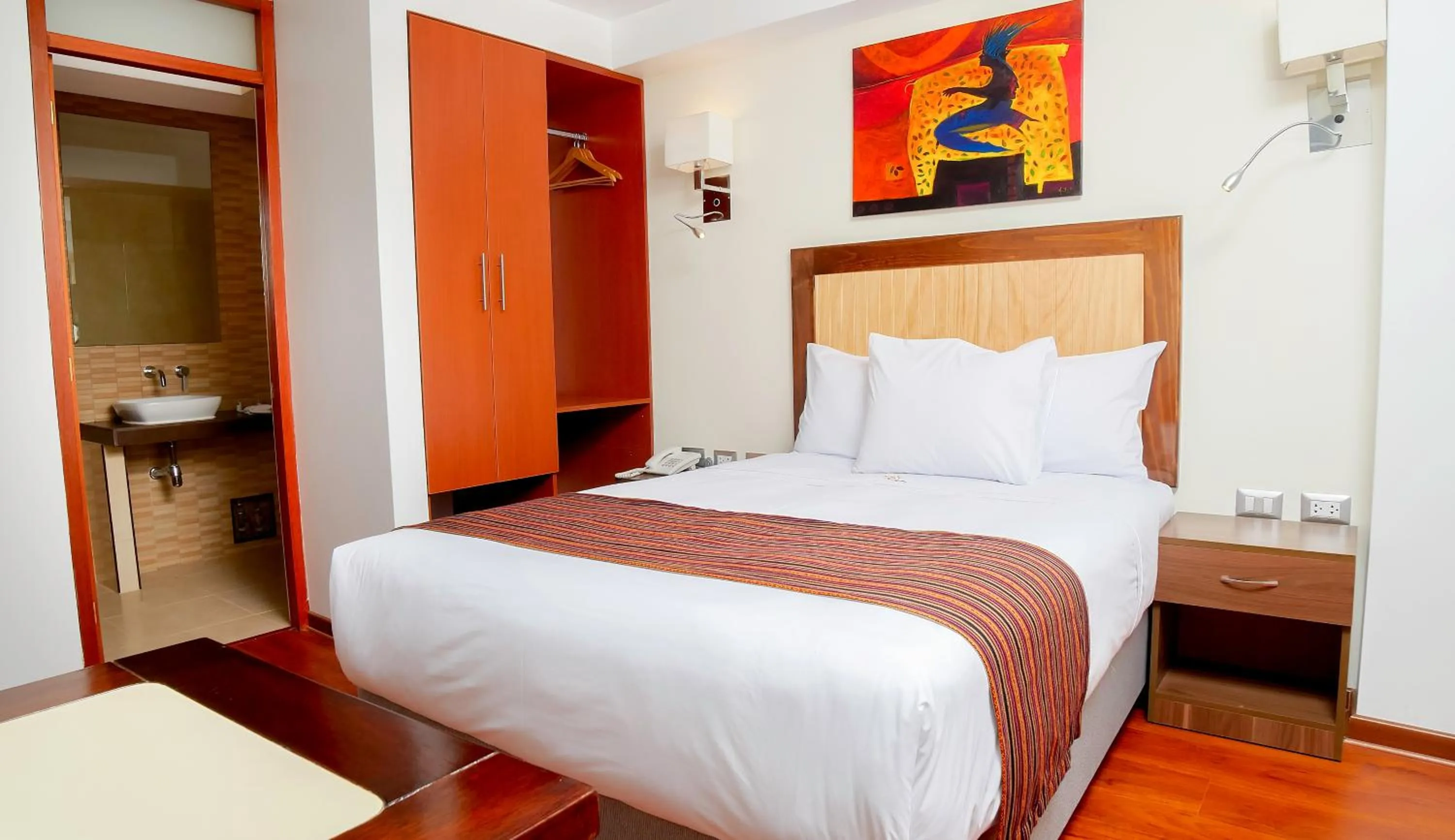 Bed in Golden Sunrise Machupicchu