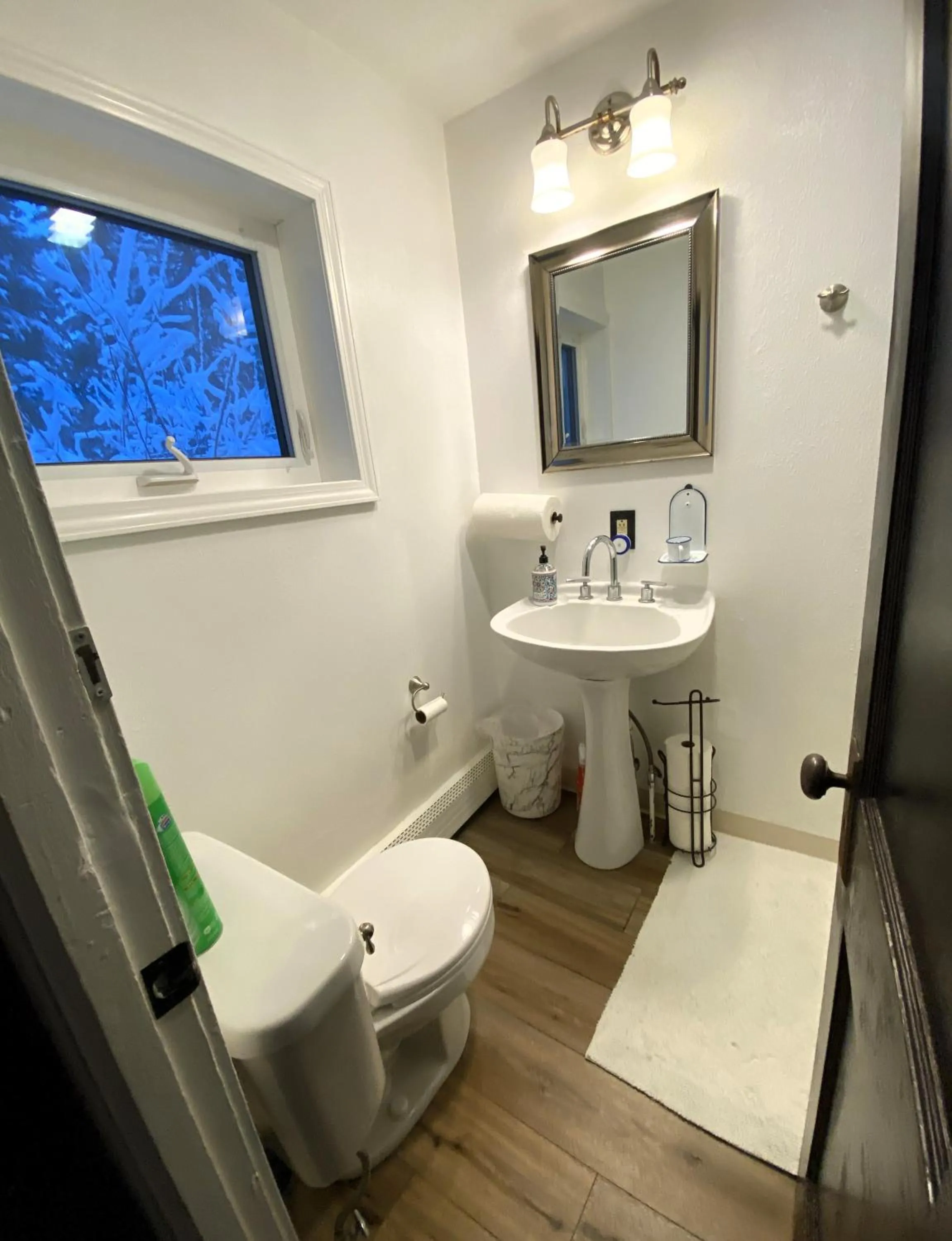 Shower in Billie's Backpackers Hostel