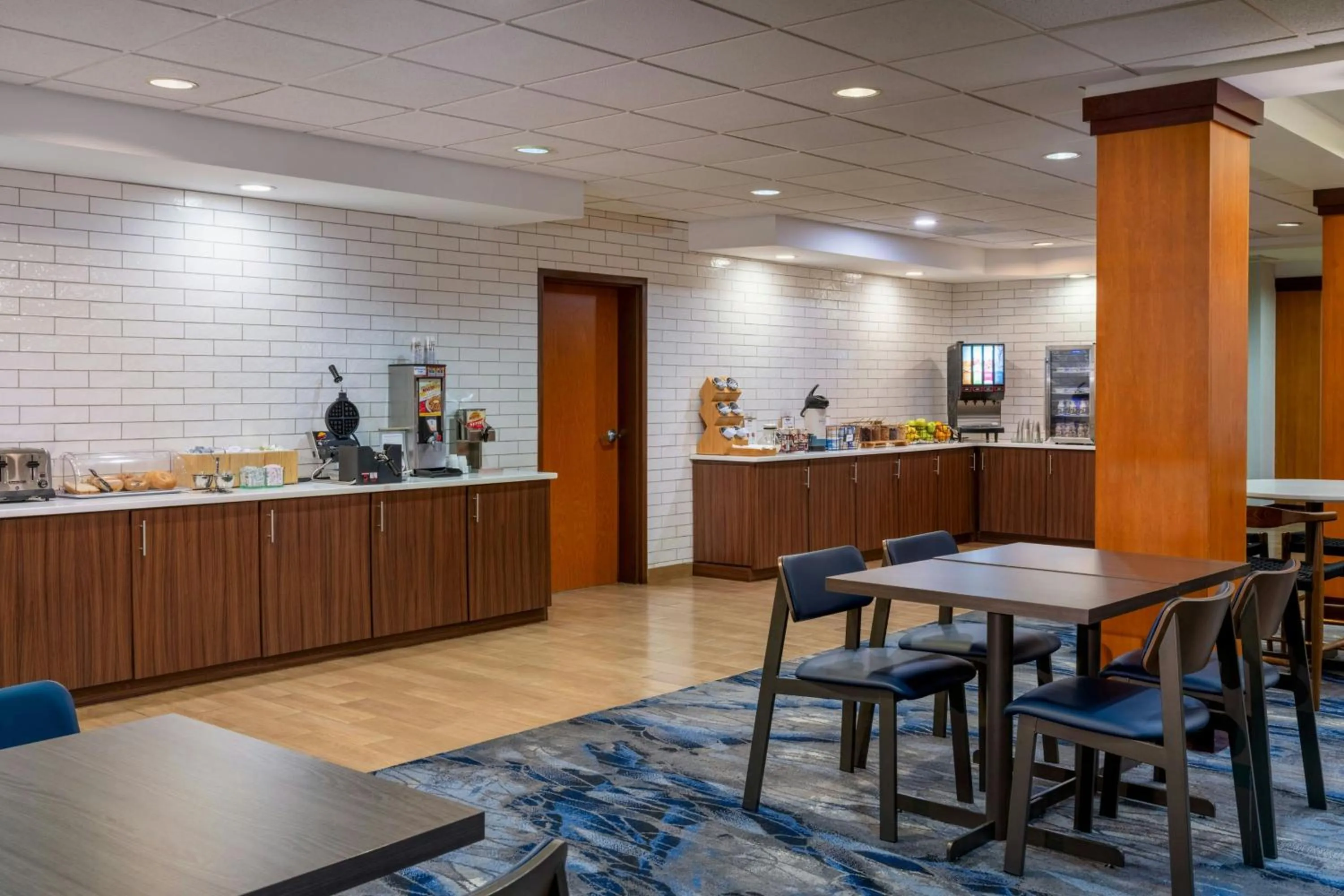 Breakfast in Fairfield Inn & Suites by Marriott Aiken
