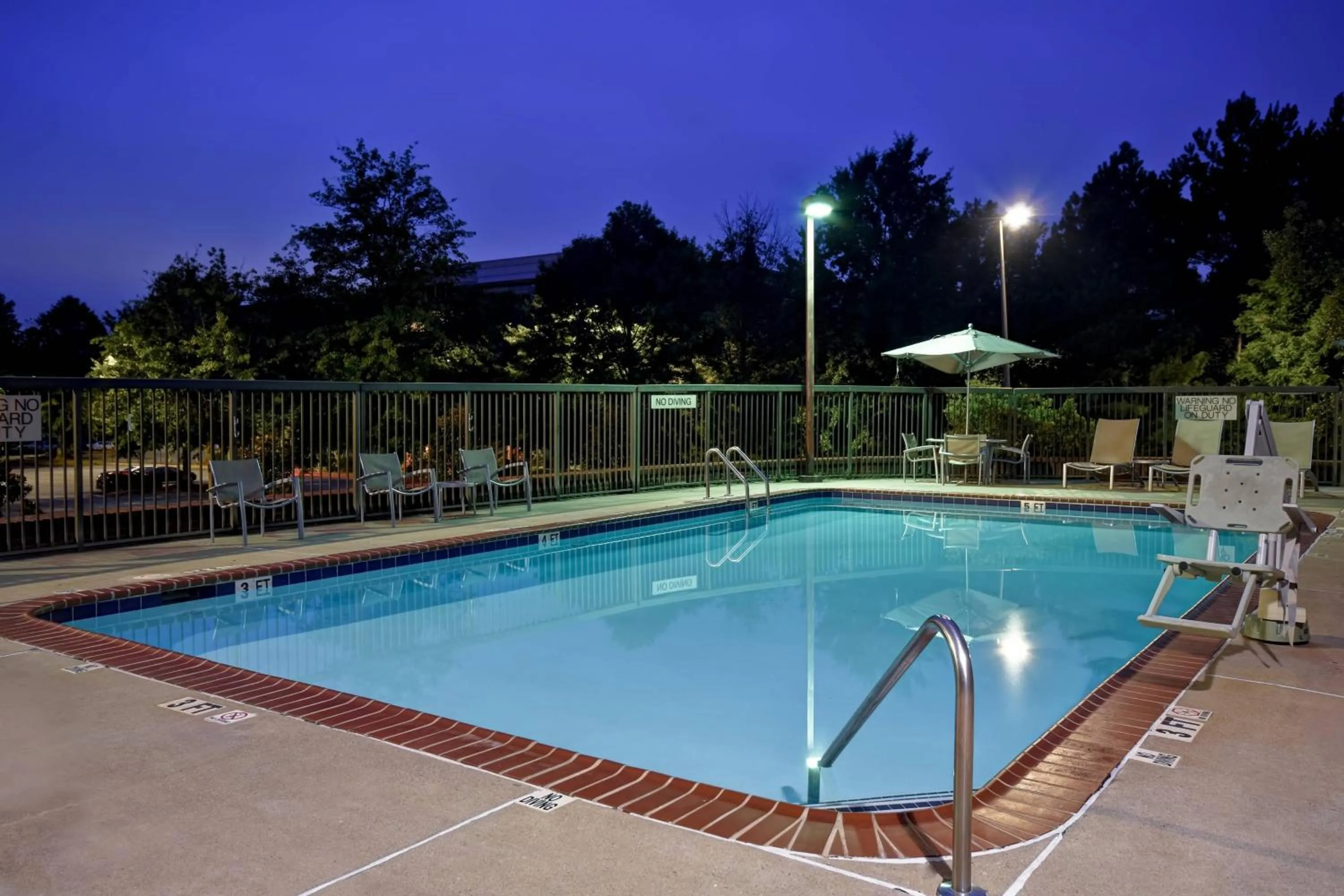 Swimming pool in SpringHill Suites by Marriott Atlanta Kennesaw