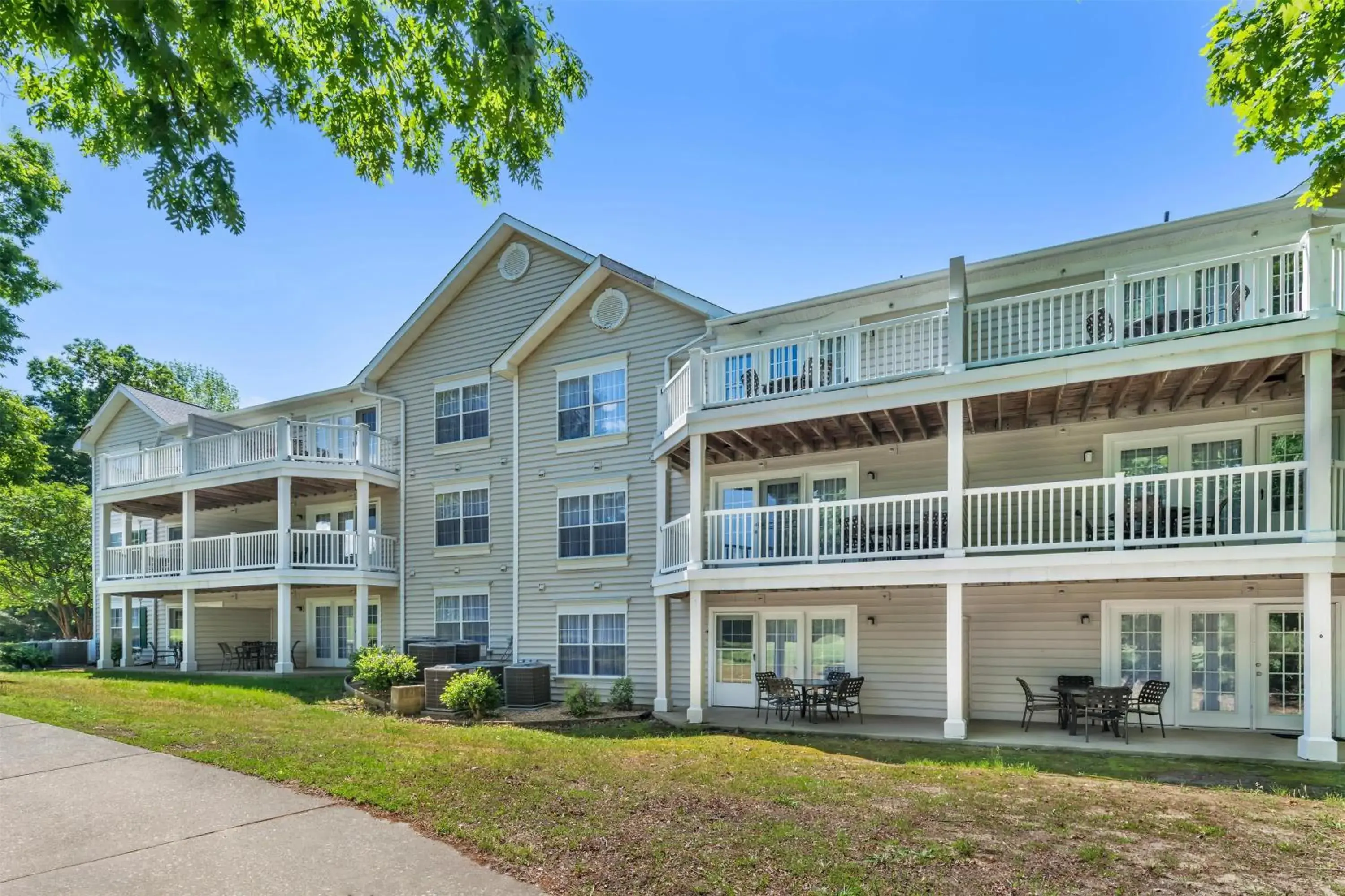 Property building in Hilton Vacation Club Greensprings Williamsburg Property building in Hilton Vacation Club Greensprings Williamsburg