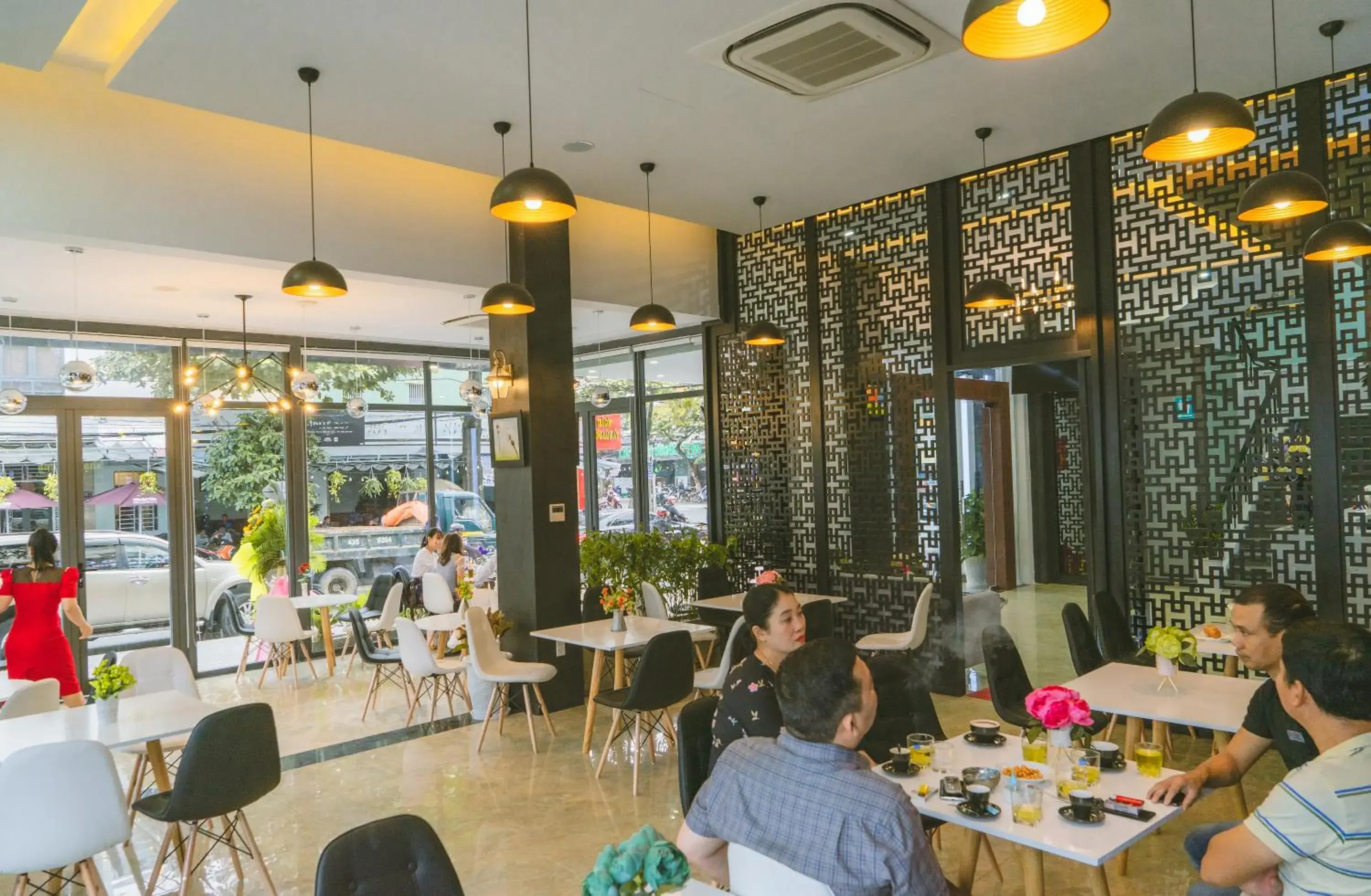 Restaurant/places to eat in Bamboo Hotel Restaurant/places to eat in Bamboo Hotel