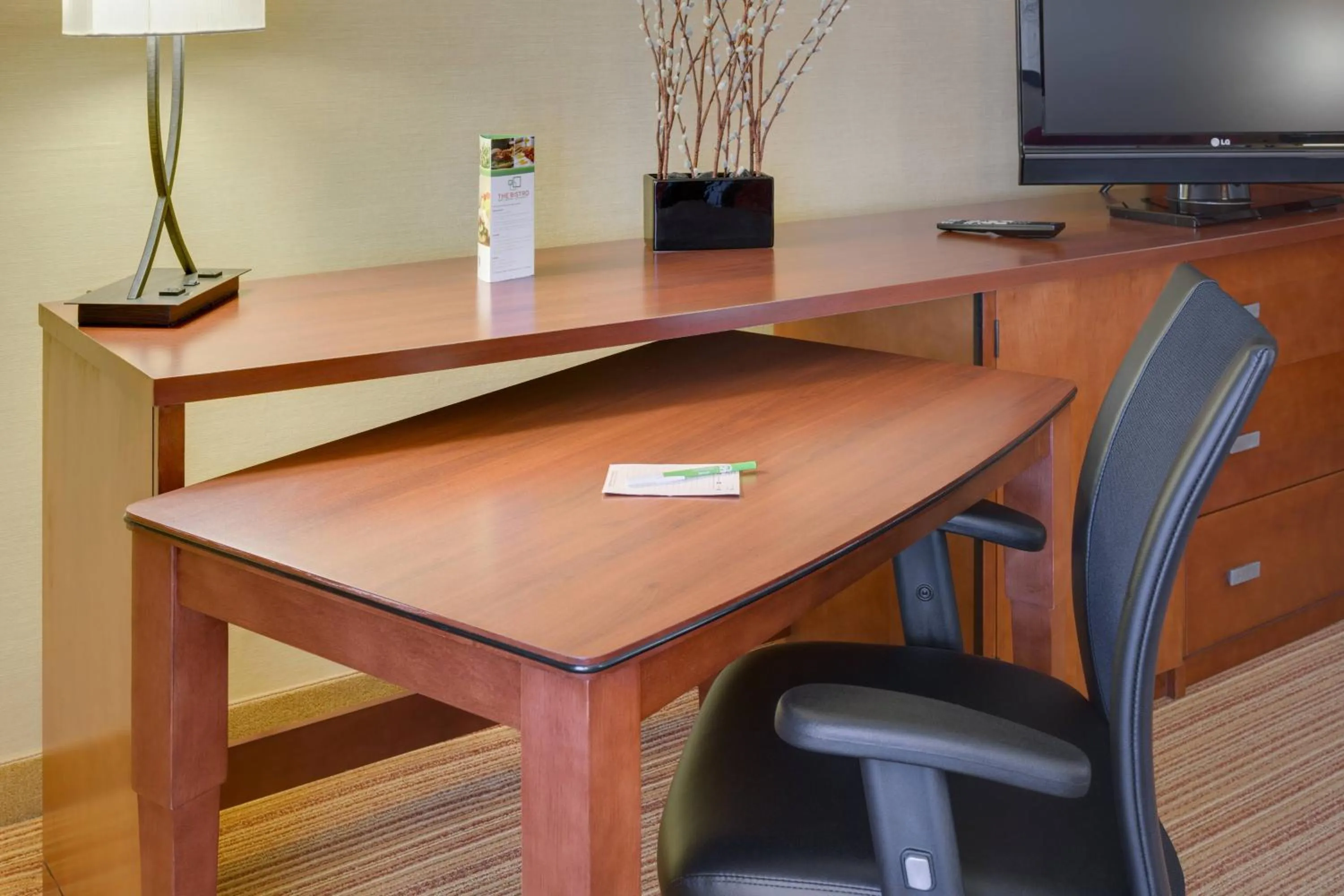 Photo of the whole room in Courtyard Shelton