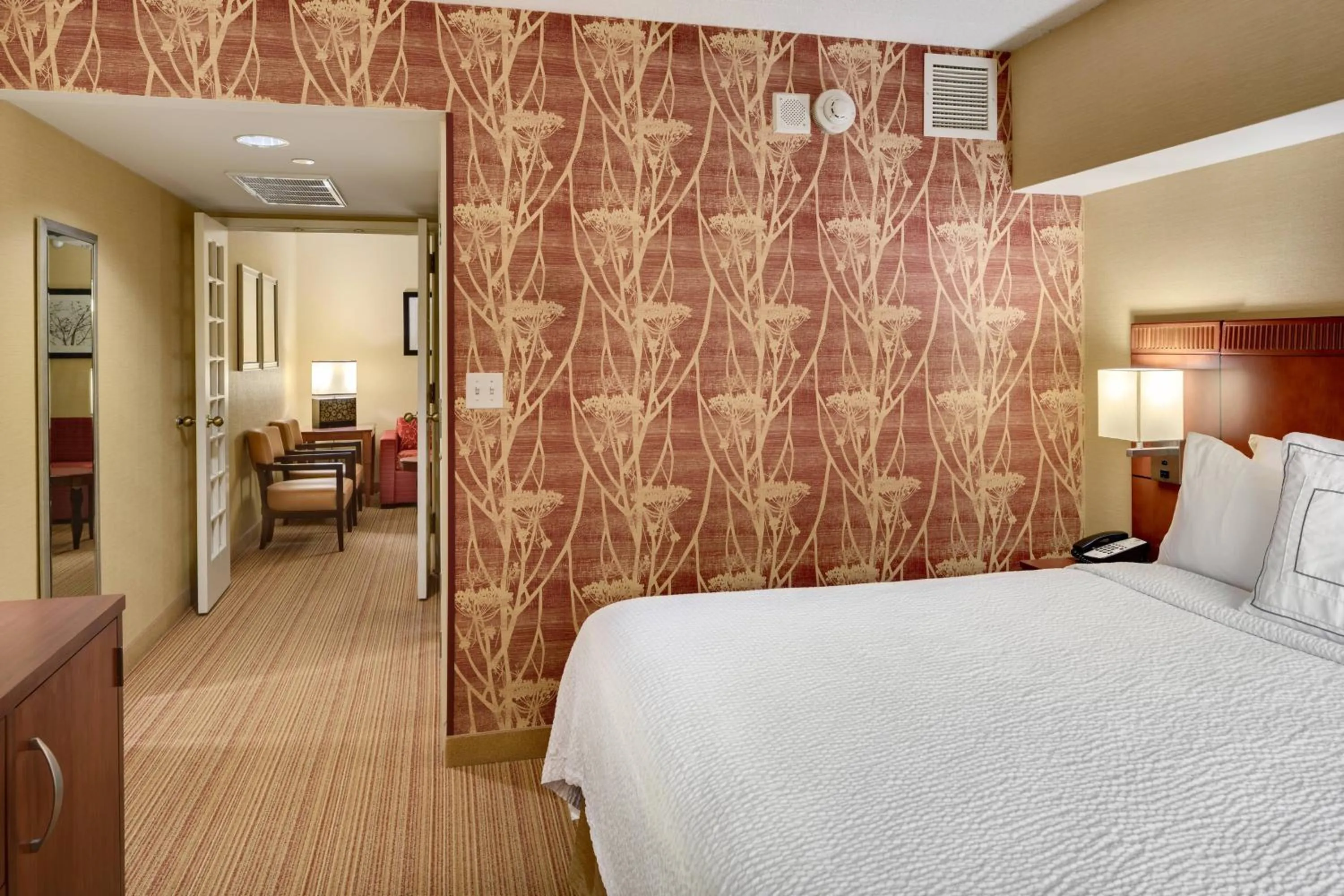 Bedroom, Bed in Courtyard Shelton