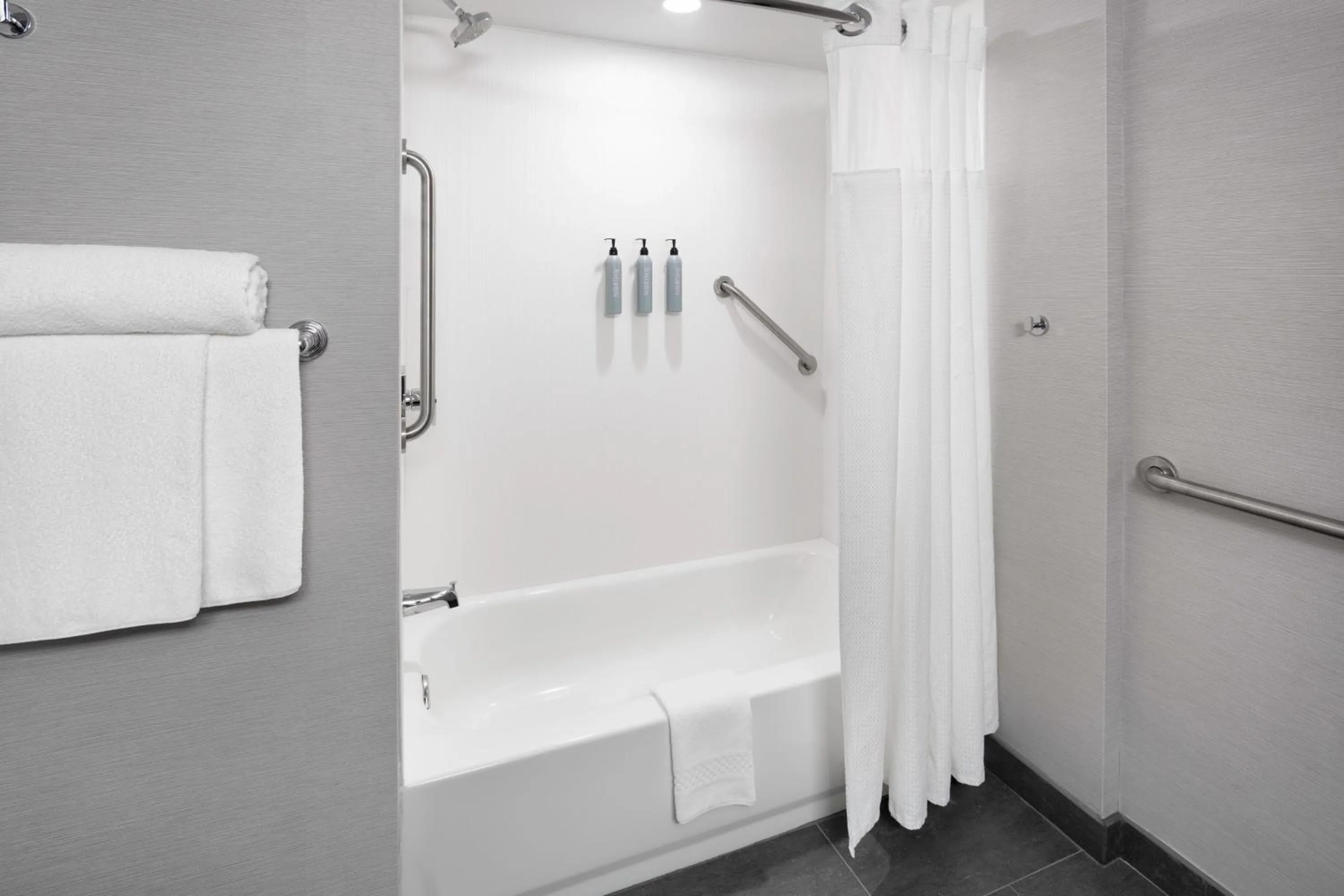 Photo of the whole room in Courtyard Shelton