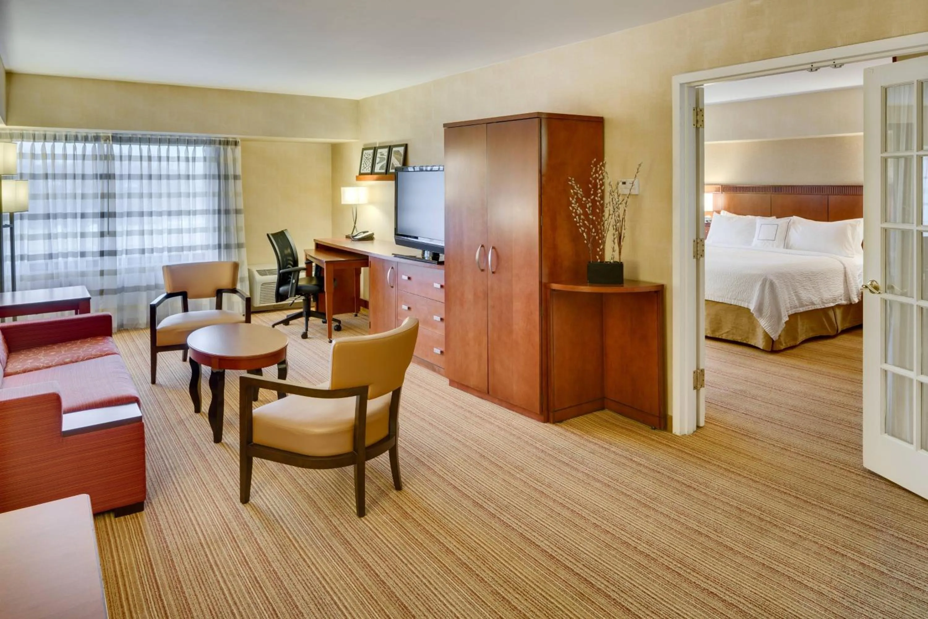 Bedroom, Bed in Courtyard Shelton