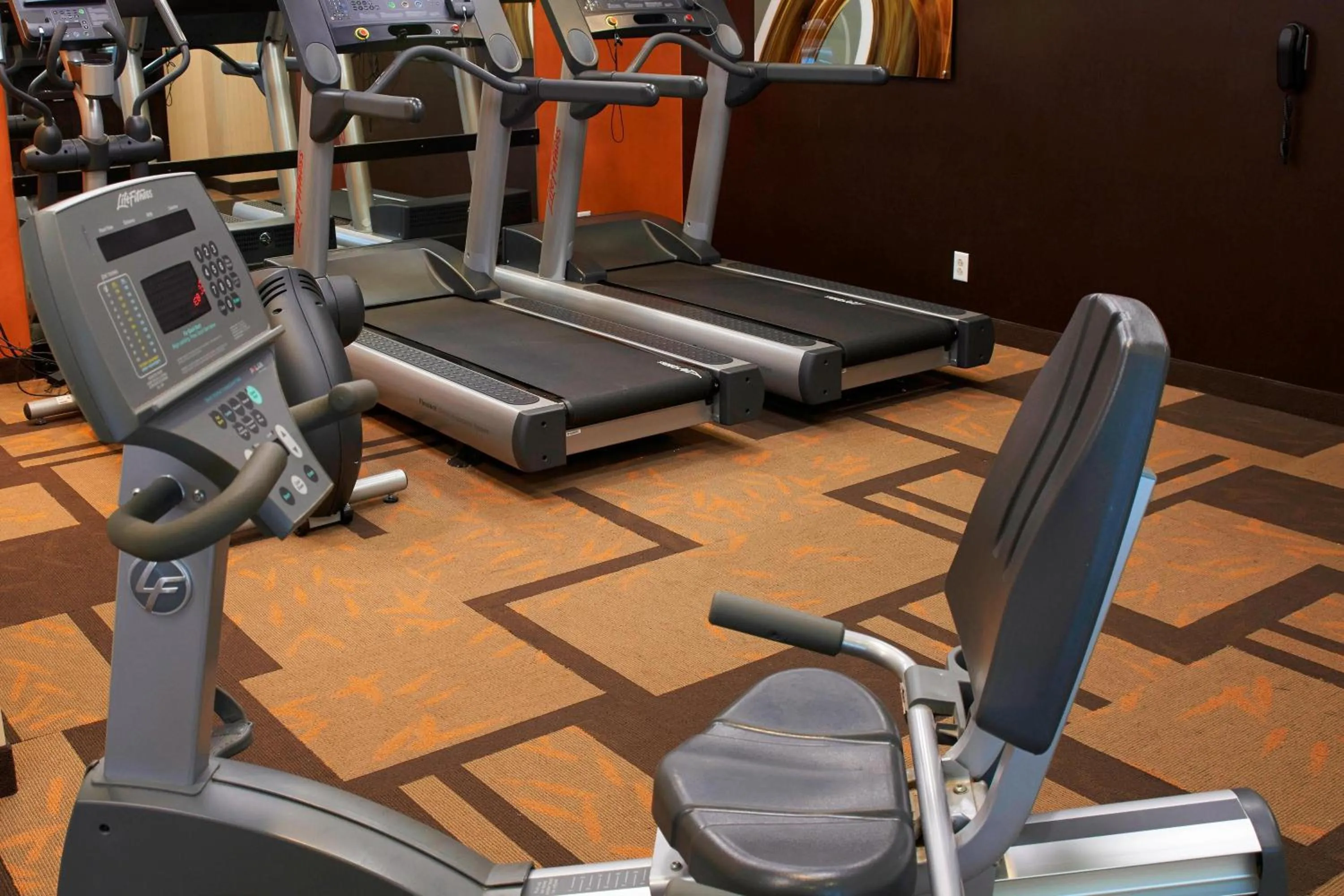Fitness centre/facilities in Courtyard Shelton