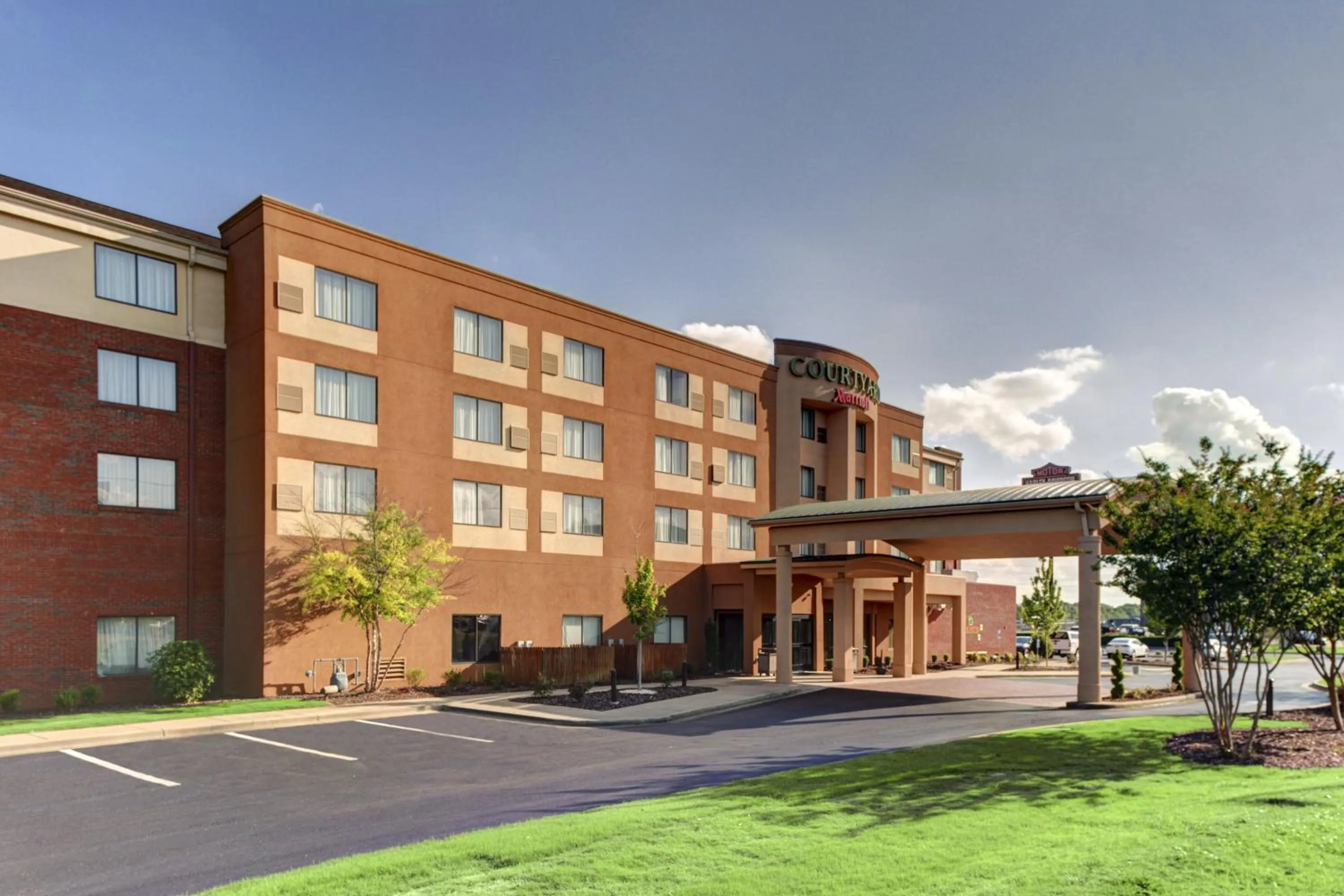 Property building in Courtyard by Marriott Anniston Oxford