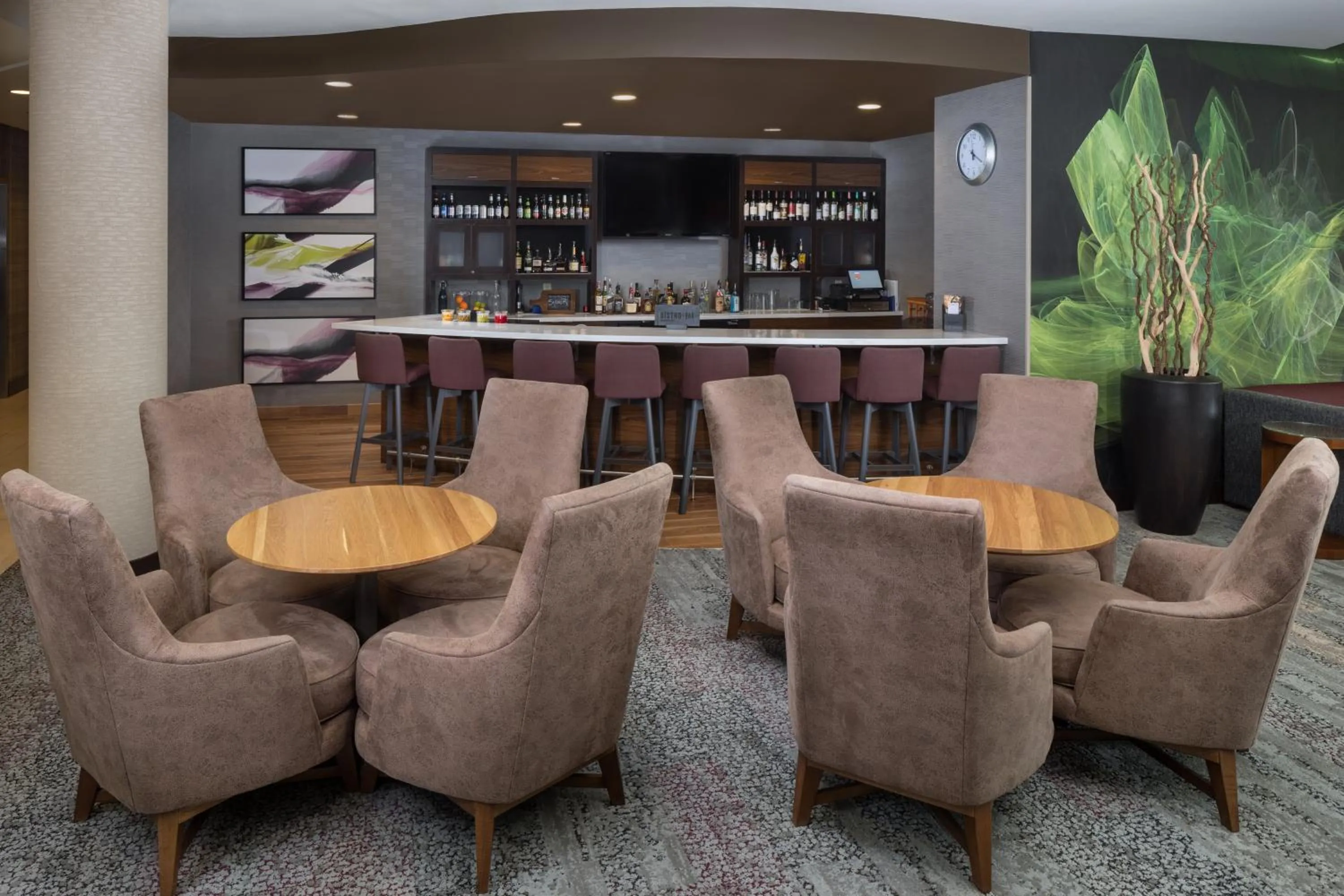 Lounge or bar in Courtyard by Marriott Anniston Oxford